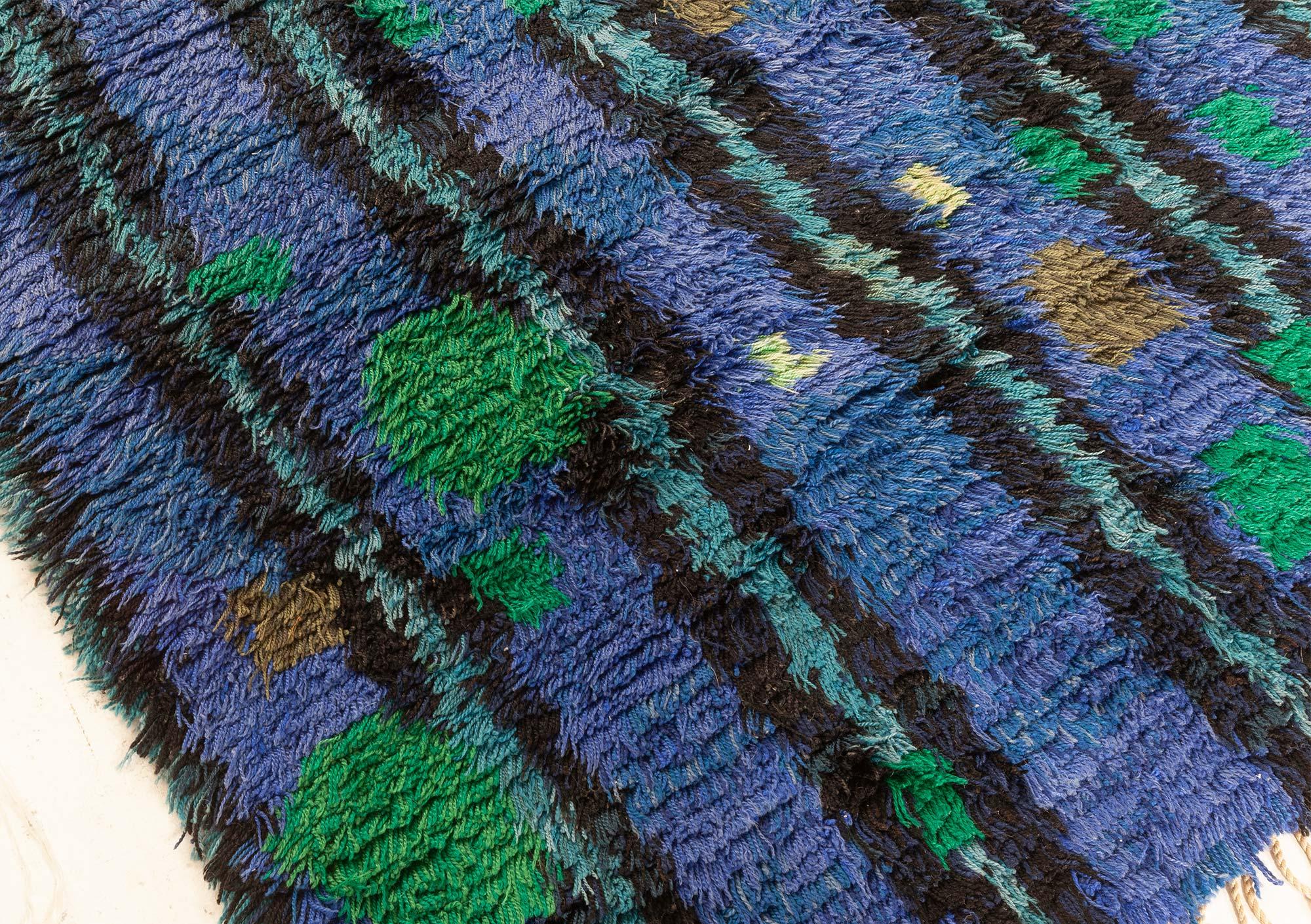 Tapis Rya suédois vintage Doris Leslie Blau en bleu et vert Bon état - En vente à New York, NY