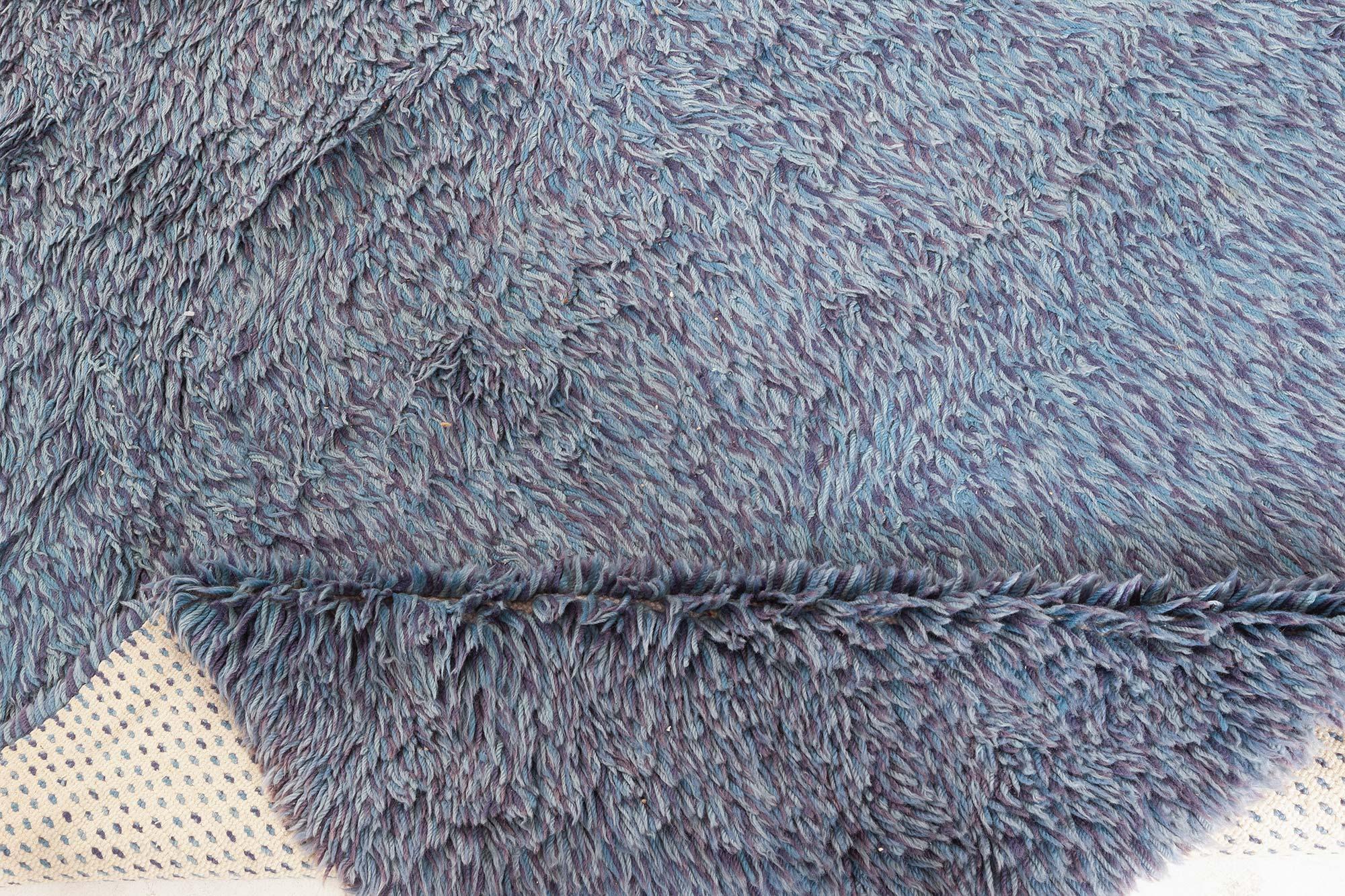 Suédois Doris Leslie Blau Vintage Swedish Rya Rug in Blue en vente