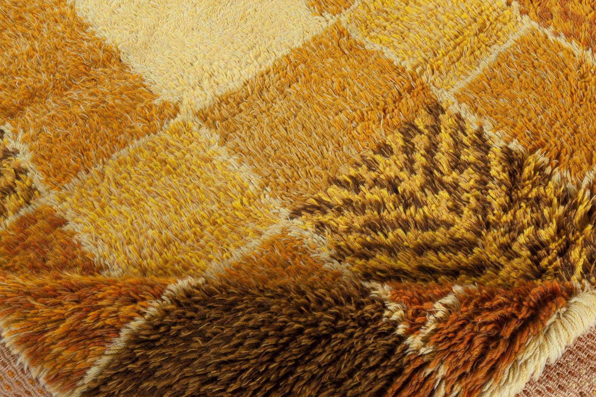 Vintage Swedish Rya Rug in Warm Autumnal Tones
Size: 5.3
