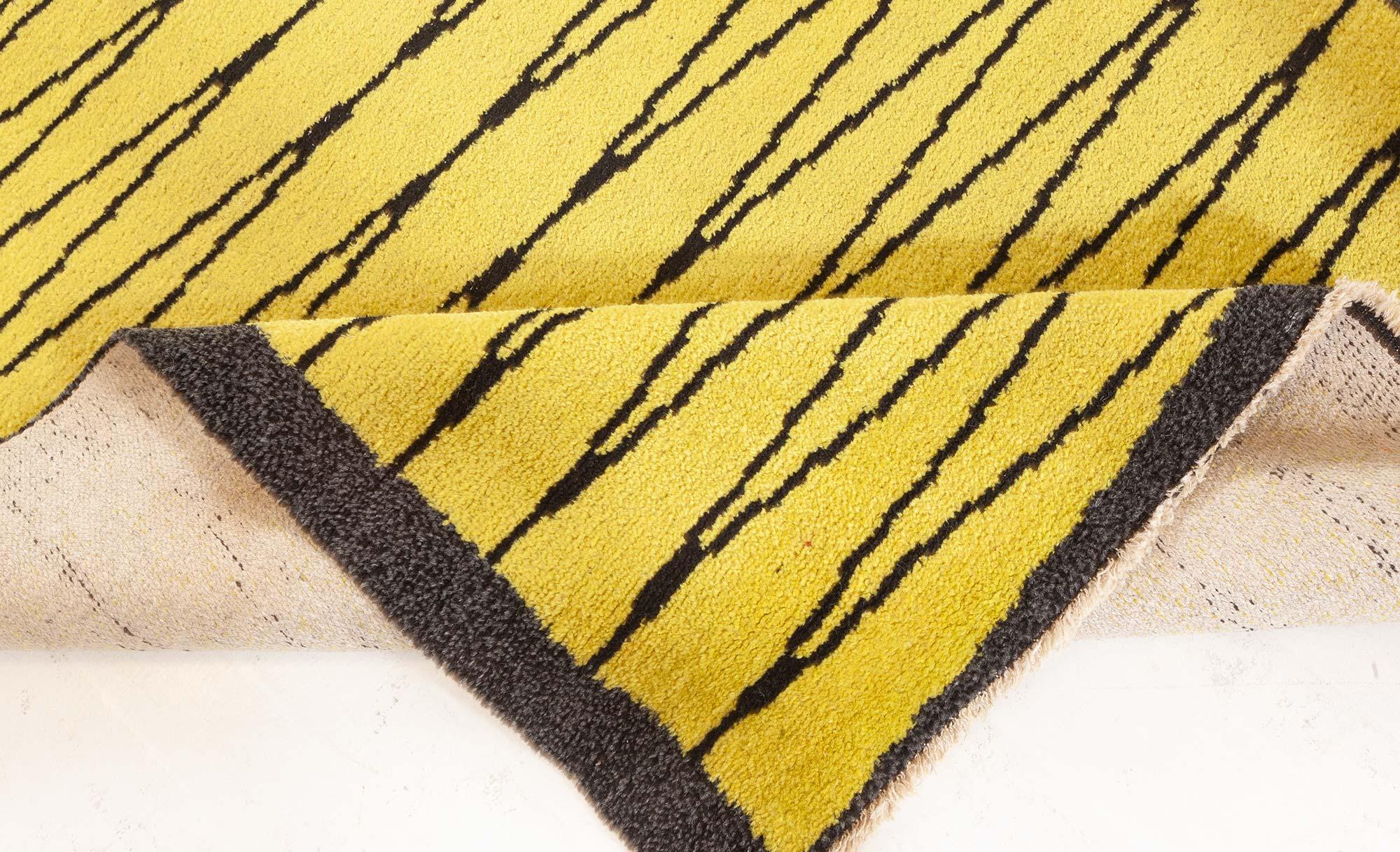 Lana Tappeto Doris Leslie Blau Vibrant Vintage con vello svedese in giallo e carbone in vendita
