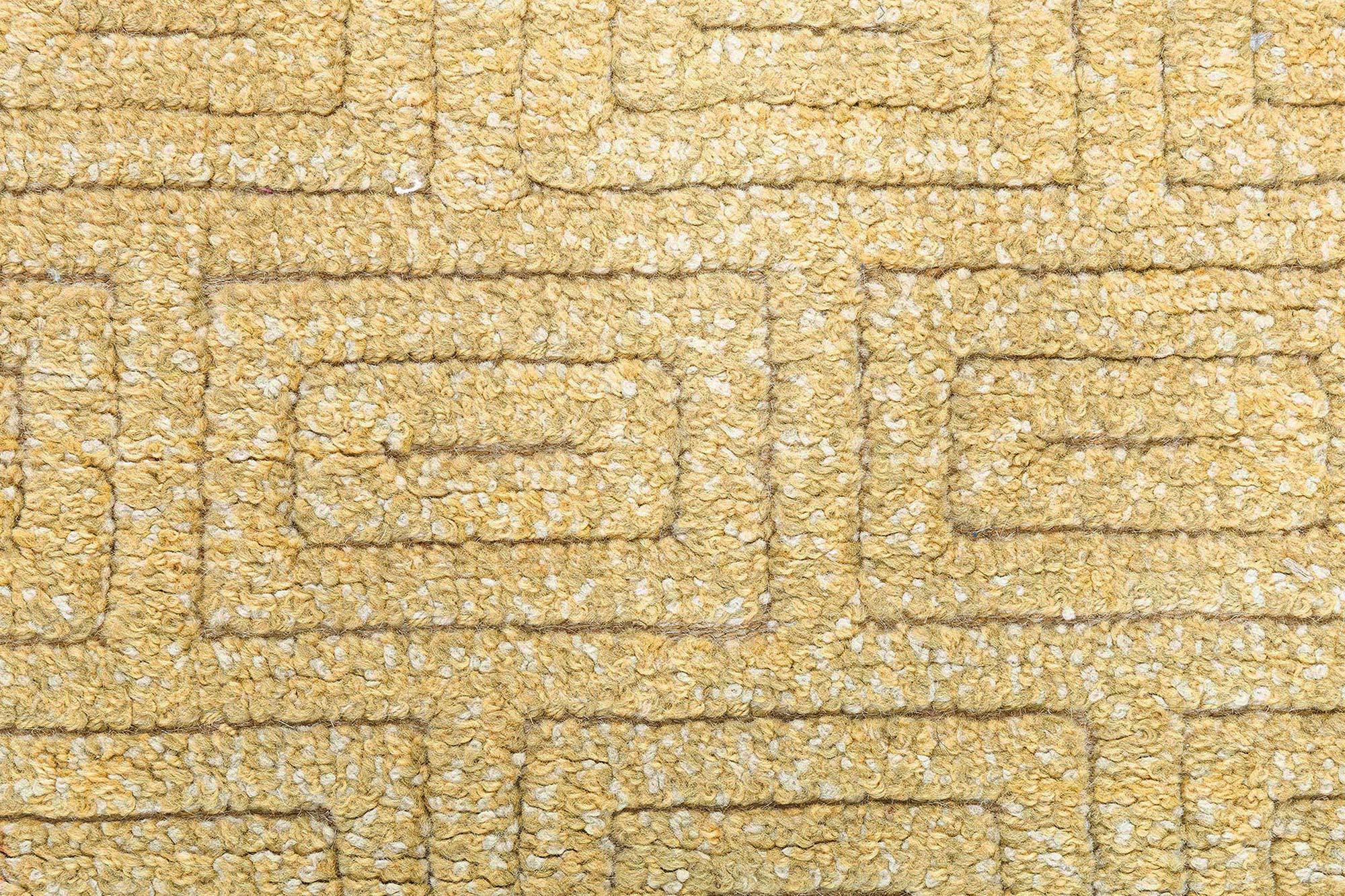 Noué à la main Doris Leslie Blau, demi-pièce suédoise jaune vintage par Elsa Gullberg en vente