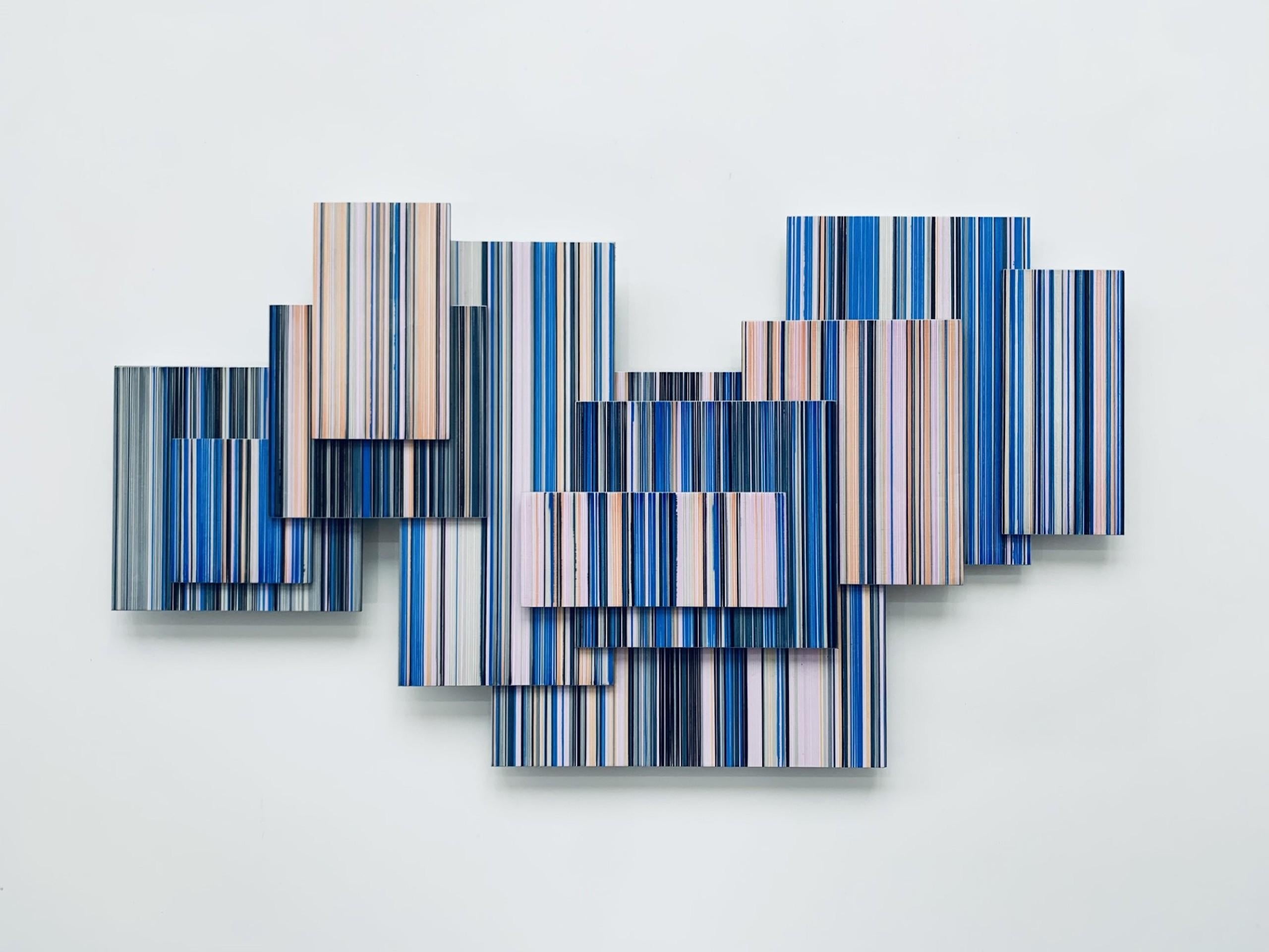 Layers Object No. 14 est un dessin unique à l'encre sur Alu-Dibond de l'artiste contemporaine Doris Marten, dont les dimensions sont de 27 × 49 cm (10.6 × 19.3 in).
L'œuvre est signée, vendue non encadrée et accompagnée d'un certificat