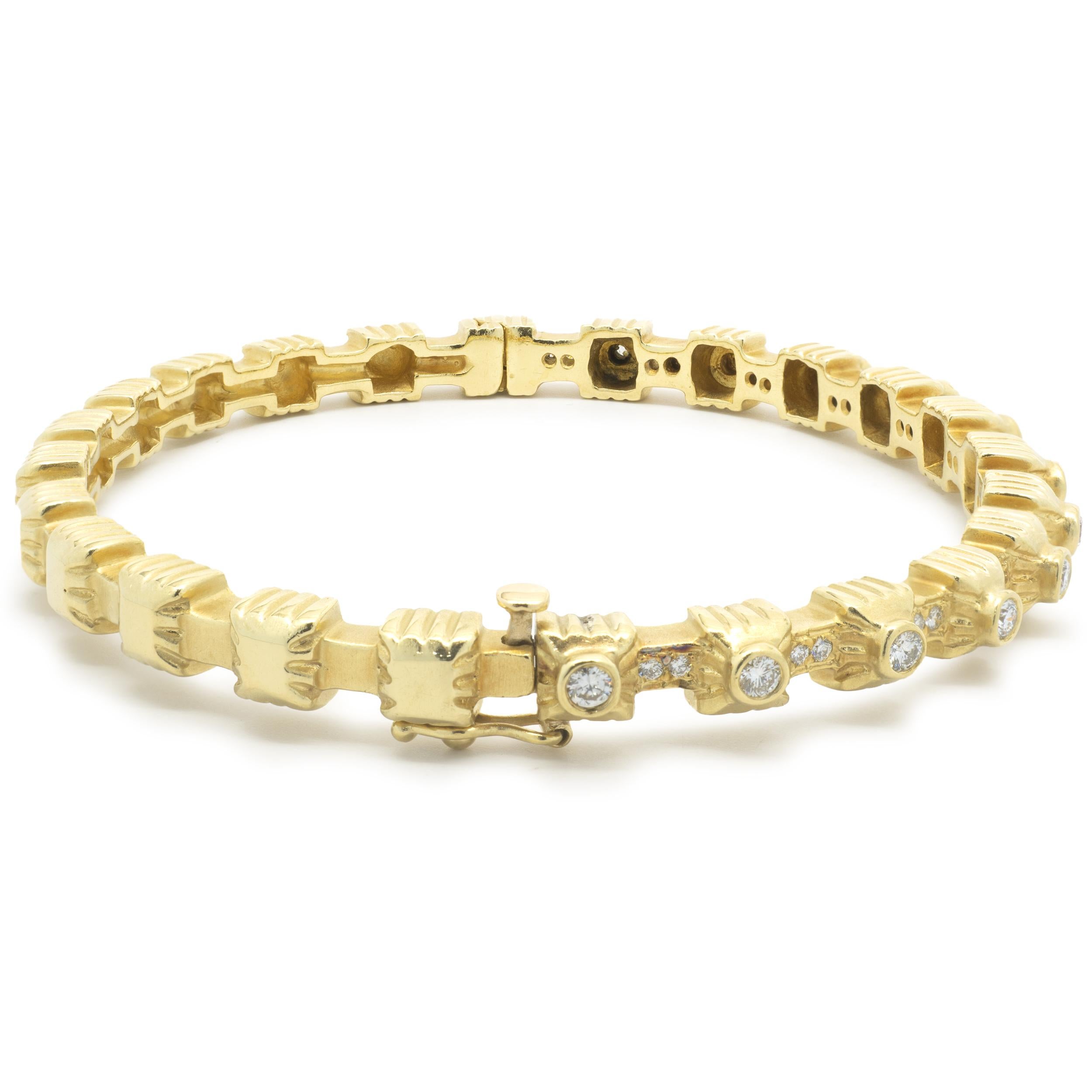 Bracelet bangle Doris Panos en or jaune 18 carats et diamants Excellent état - En vente à Scottsdale, AZ