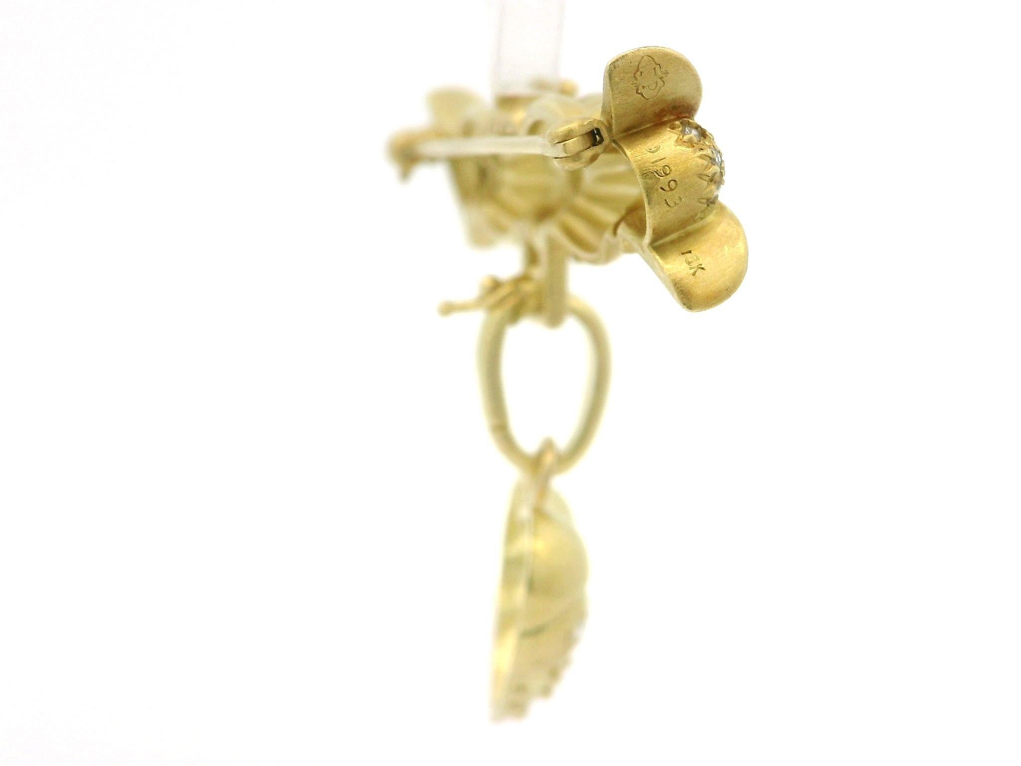 Doris Panos 18k Gelbgold Diamant Matte Finish Enhancer Herz Bar Pin Anhänger (Brillantschliff) im Angebot