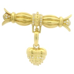 Doris Panos 18k Gelbgold Diamant Matte Finish Enhancer Herz Bar Pin Anhänger