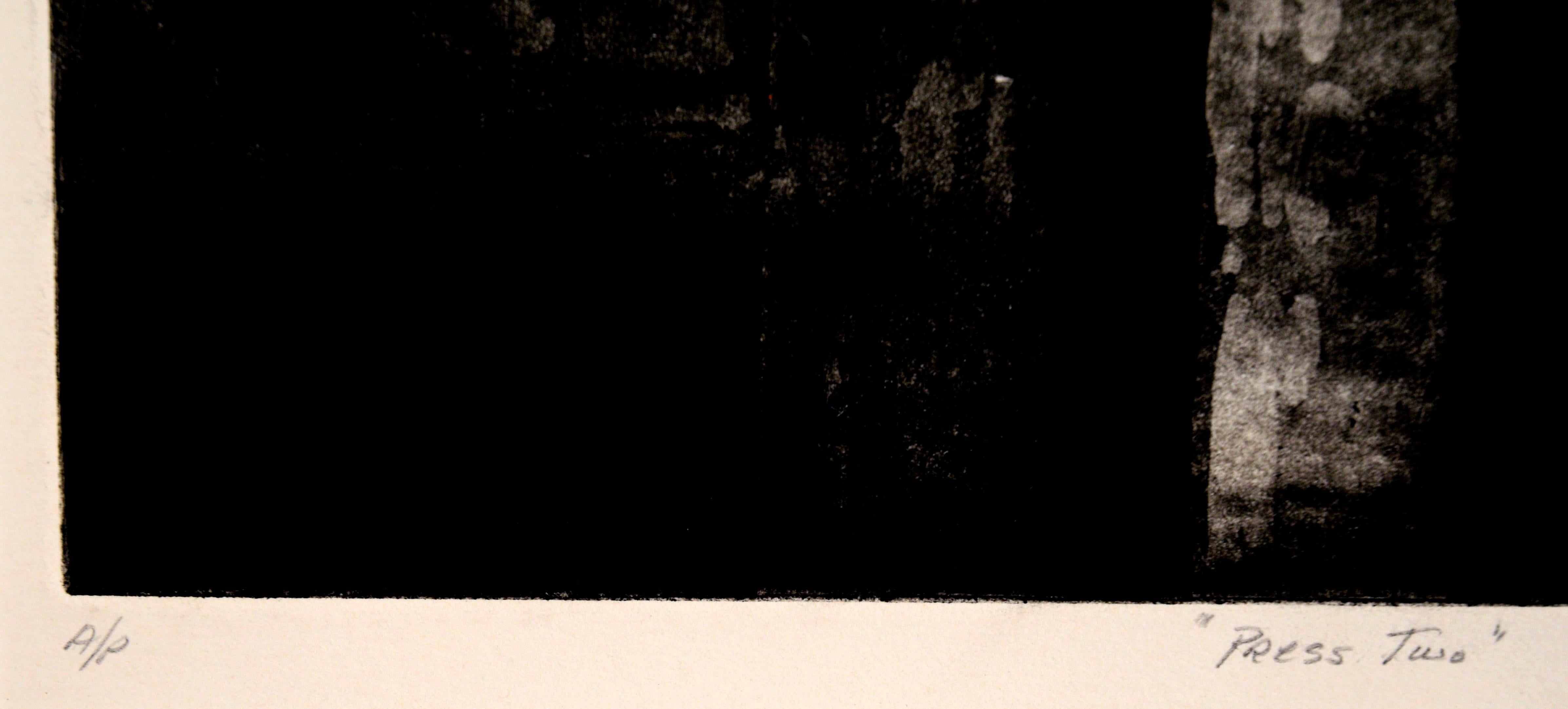 Stimmungsvolle Darstellung einer Presse von Doris Ann Warner (Amerikanerin, 1925-2010). Dieses Werk ist dunkel und gesättigt und vermittelt den Eindruck, dass sich die Presse in einem dunklen Raum befindet. Die Presse wird in einem minimalistischen