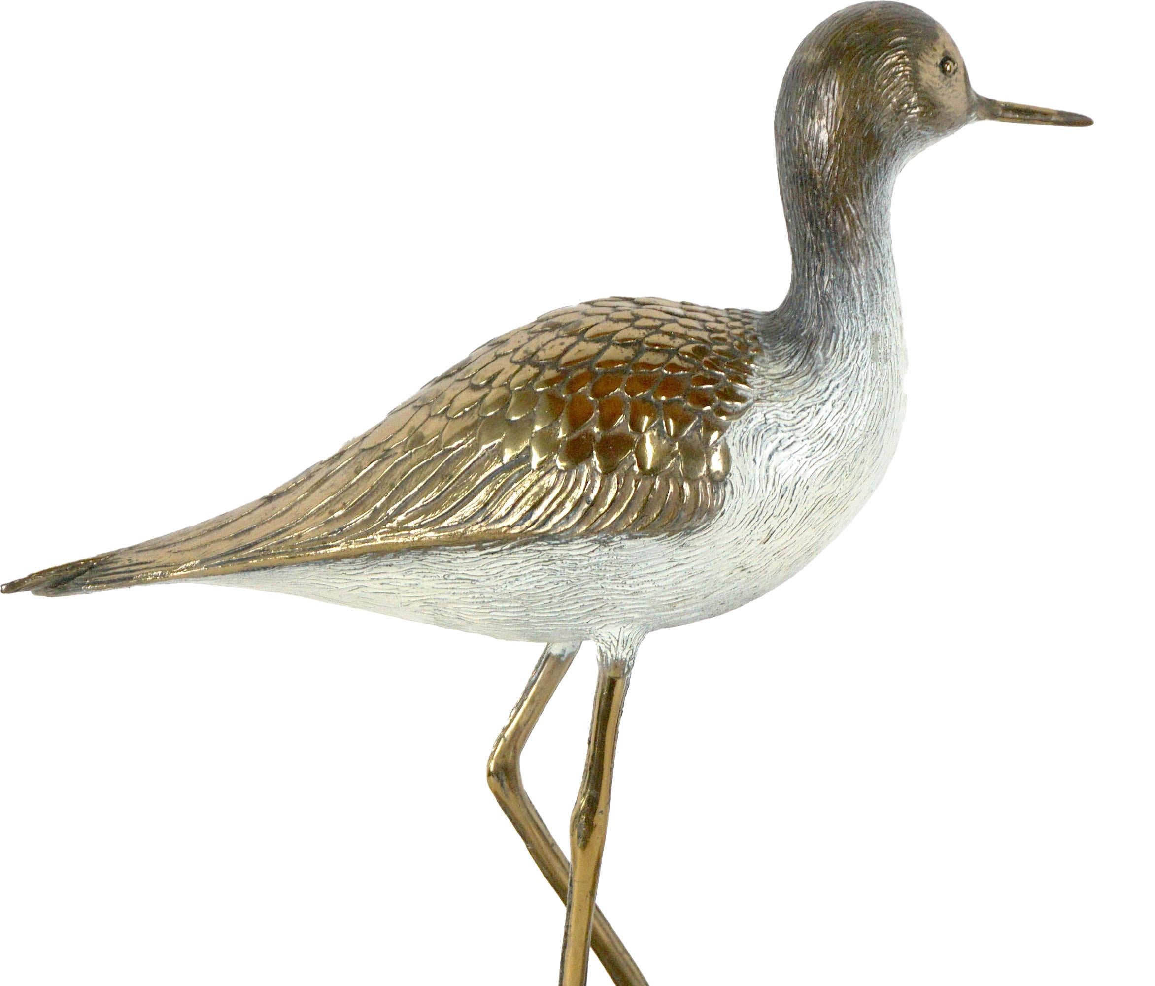 Escultura de bronce -- Ave costera californiana en las olas - Figurative Sculpture Oro de Doris Warner