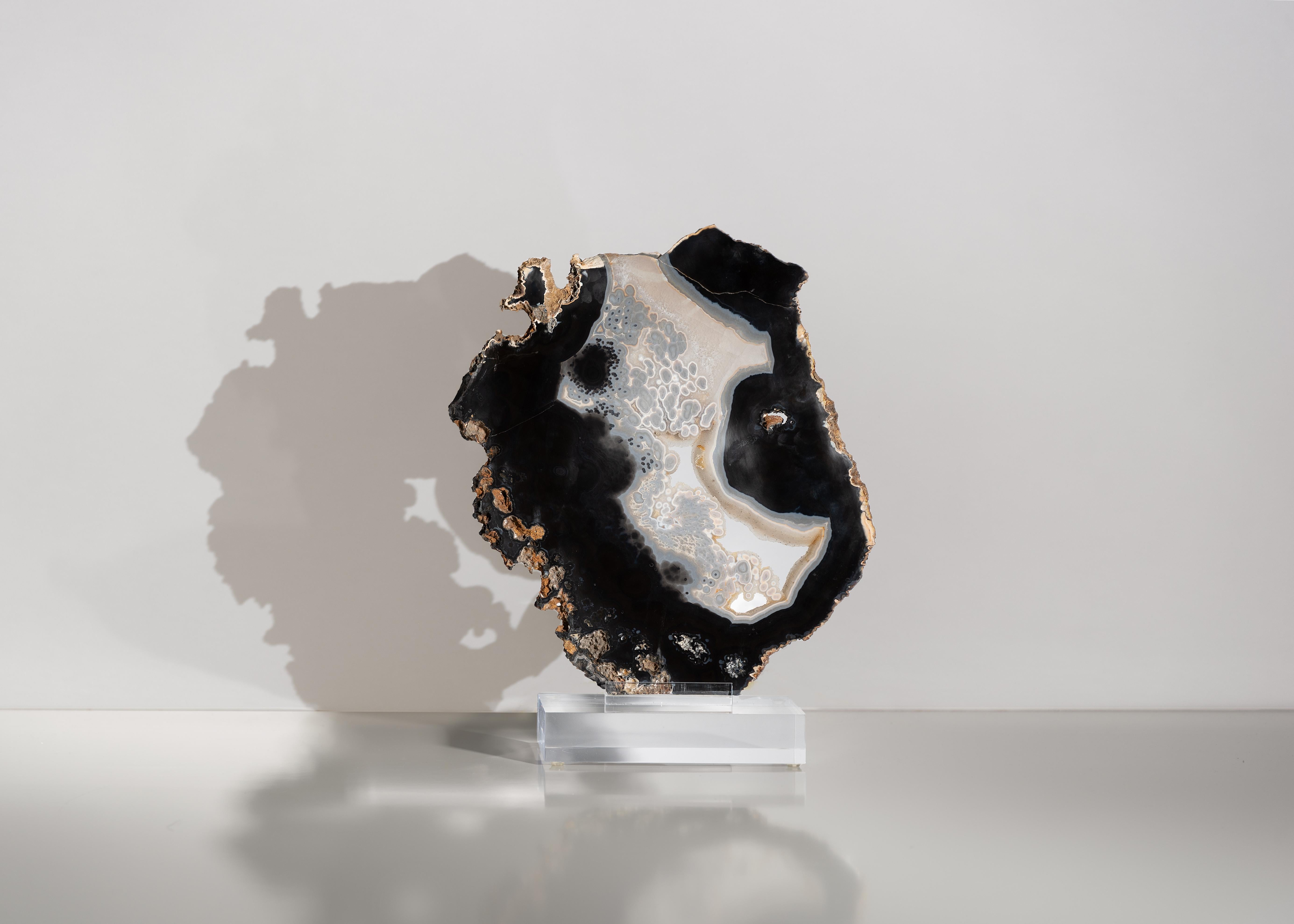 "Agate 1025" Standing Agate Modern Organic Sculpture
