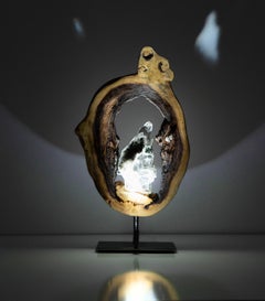 "Bound in Light" Cluster Selenite et sculpture organique moderne en bois d'acacia
