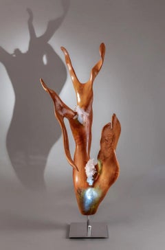 Moderne organische Skulptur „Infinite Dream II“ aus Mahagoniholz und Quarzkristall