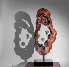 Escultura orgánica moderna de palisandro y cristal de pirita