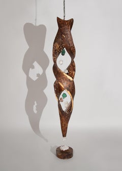 „Portal of Grace“ Hängeskulptur aus Teakholz und Quarz Moderne organische Skulptur