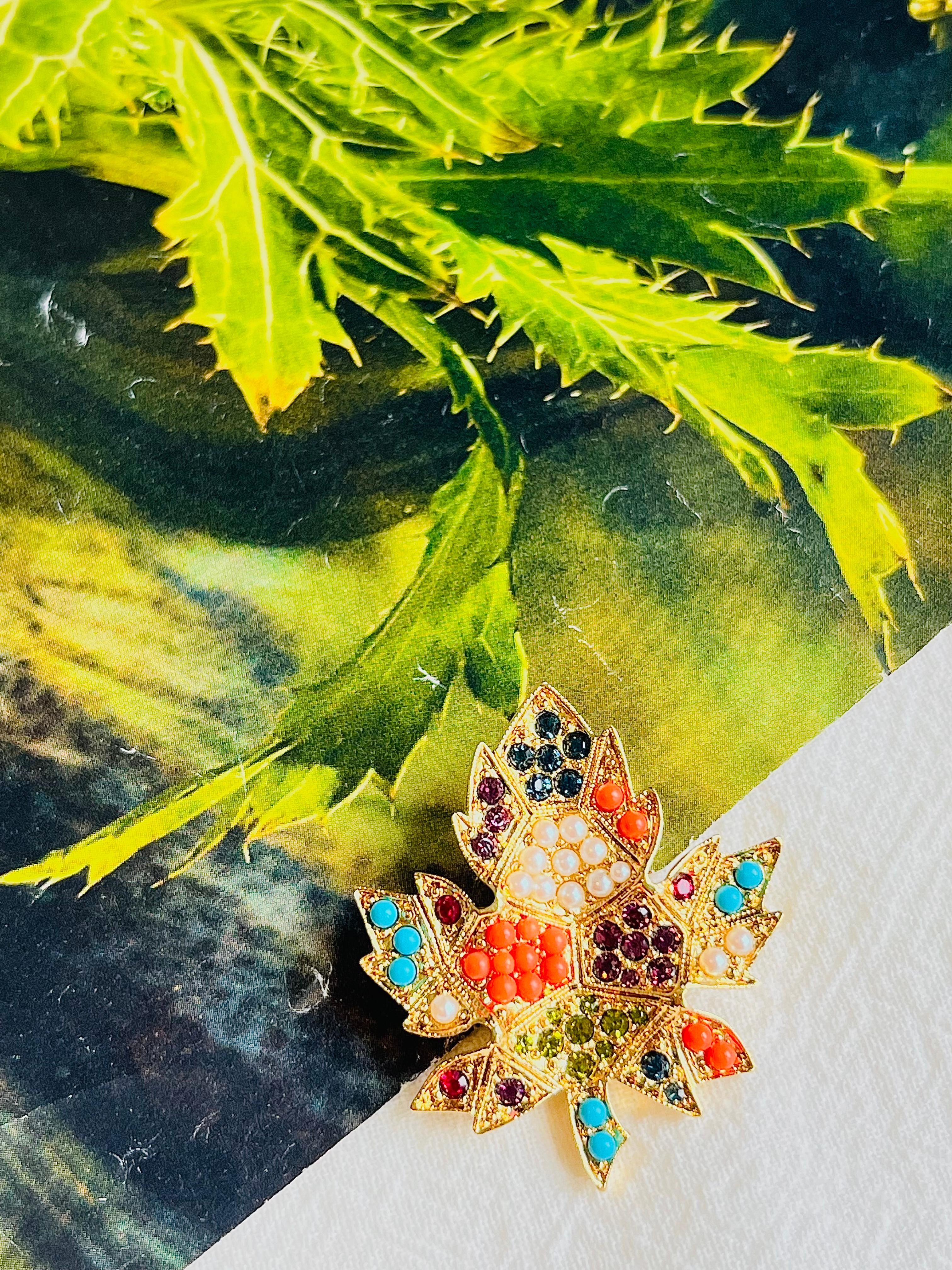 D'Orlan Vintage 1980s Maple Leaf Coral Pearl Turquoise Cabochon Crystals Brooch, Gold Tone

Very excellent condition. 100% Genuine.

Feature faux coral, pearl and turquoise cabochons and round-cut Swarovski crystals. A unique piece. 

This is gold
