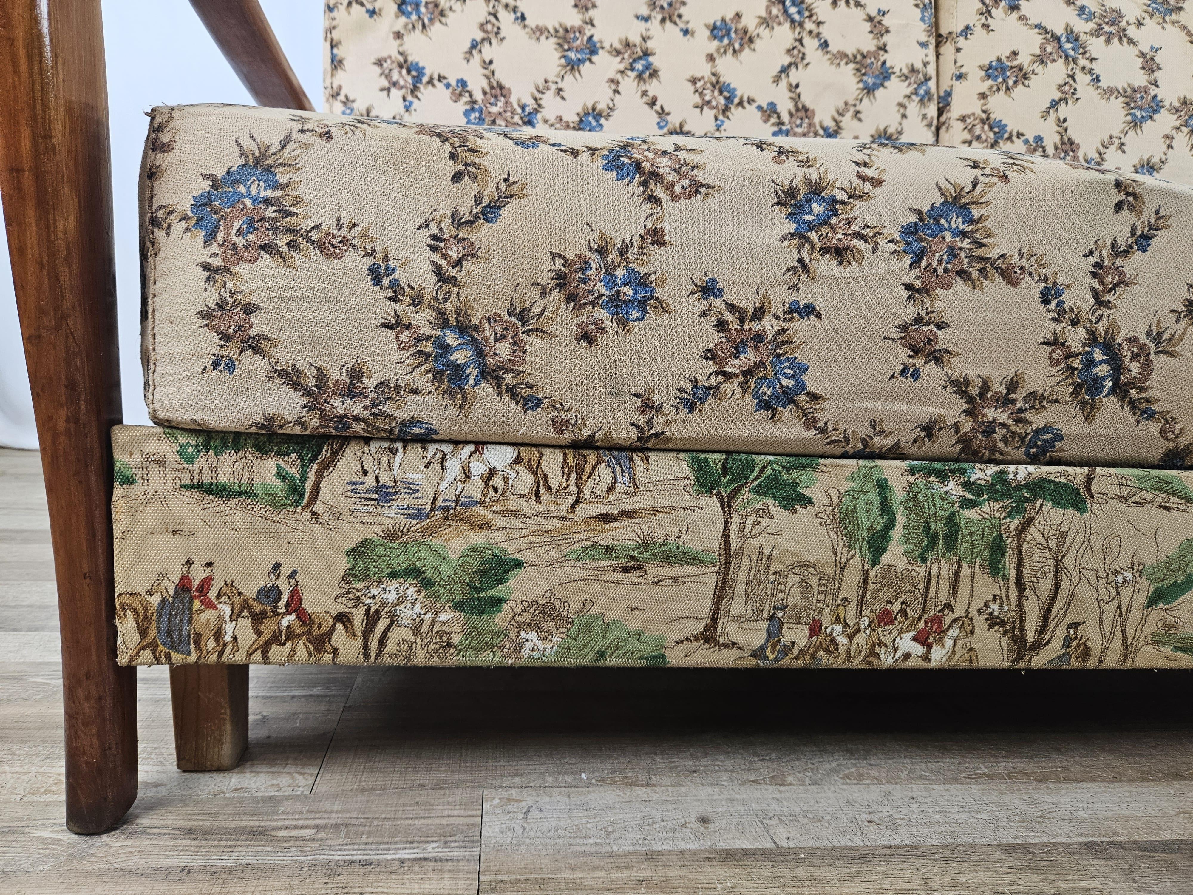 1950s beechwood dormeuse with fabric upholstery For Sale 4