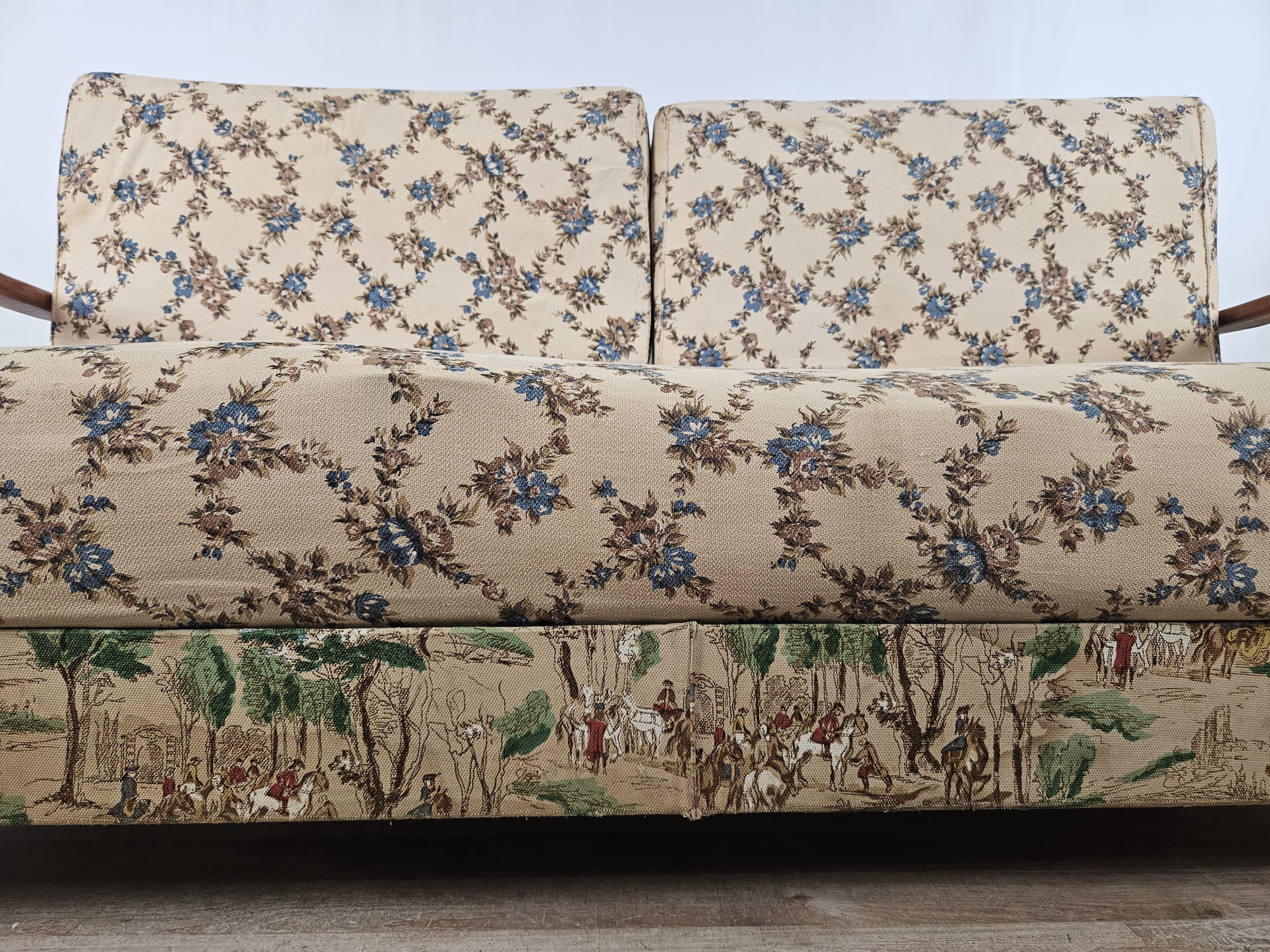 1950s beechwood dormeuse with fabric upholstery For Sale 5