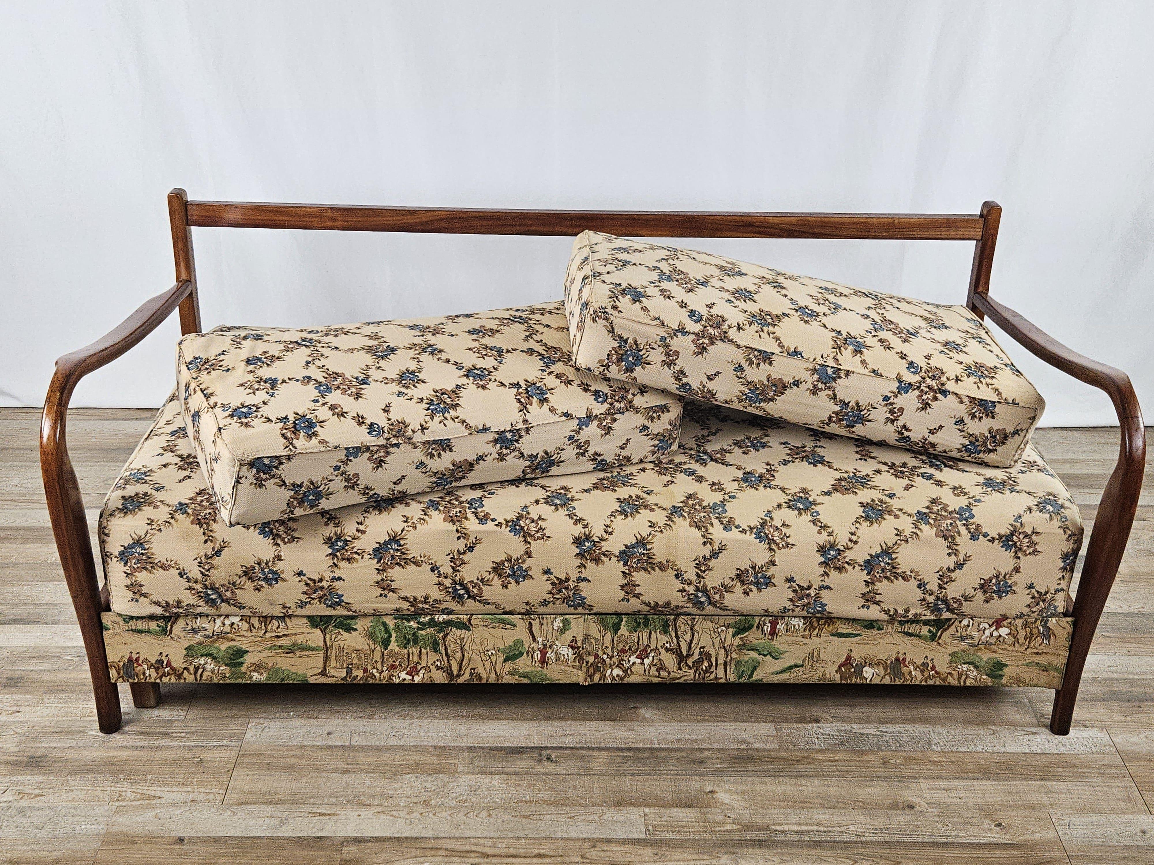 1950s beechwood dormeuse with fabric upholstery For Sale 6