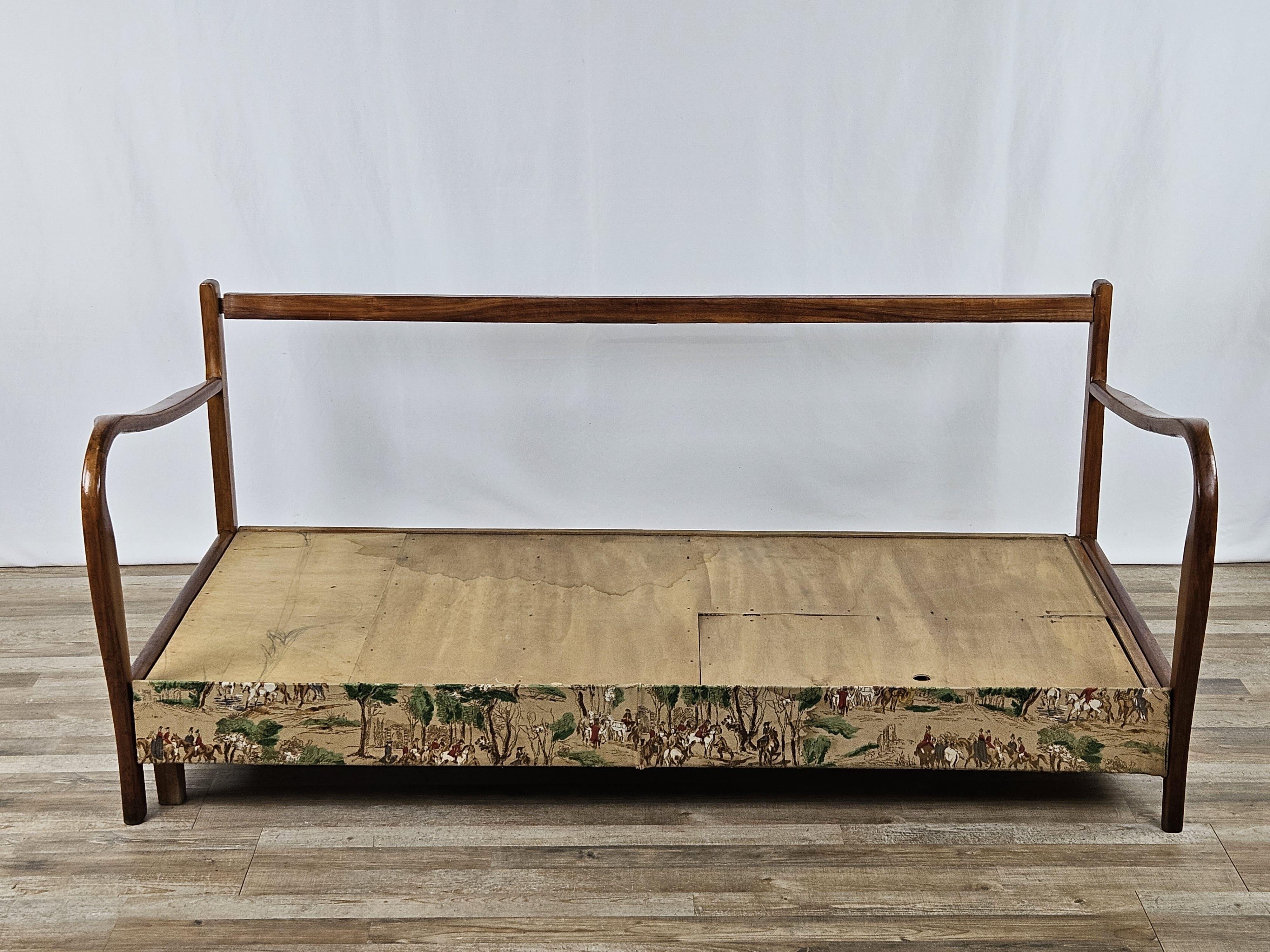 1950s beechwood dormeuse with fabric upholstery For Sale 11