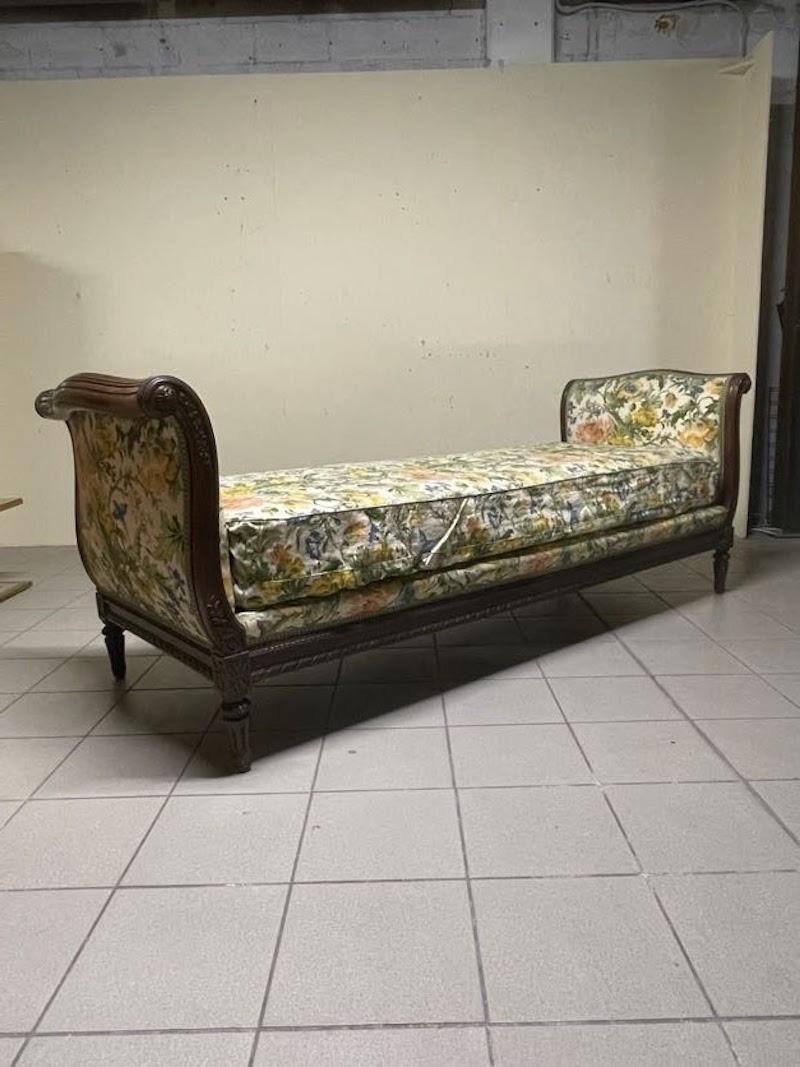 Dormeuse in legno di noce intagliato di fine '800 For Sale 9