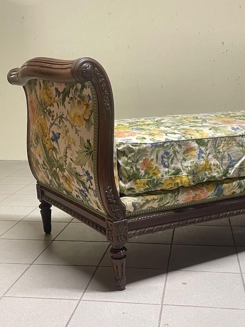 Dormeuse in legno di noce intagliato di fine '800 For Sale 10