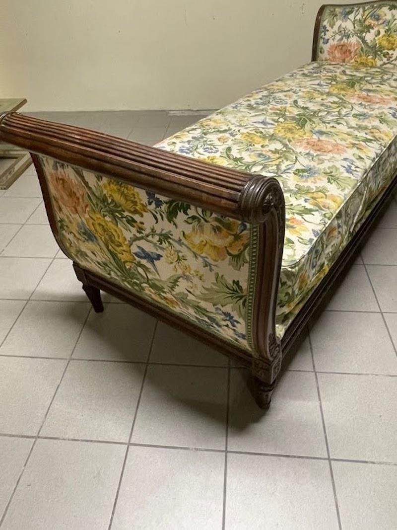 Dormeuse in legno di noce intagliato di fine '800 For Sale 11