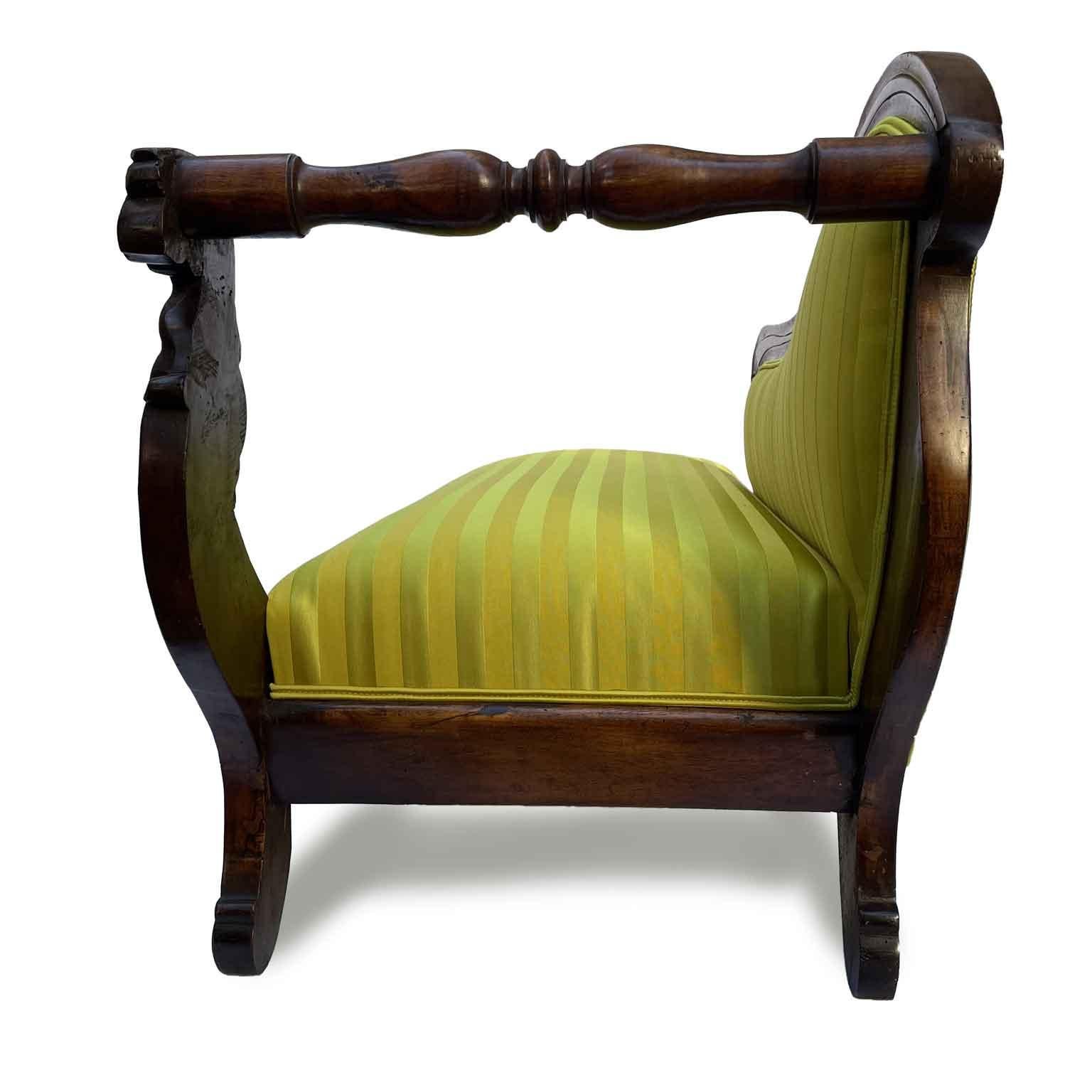 Italian Center Dormeuse in Carved Walnut circa 1850 Yellow Fabric In Good Condition For Sale In Milan, IT