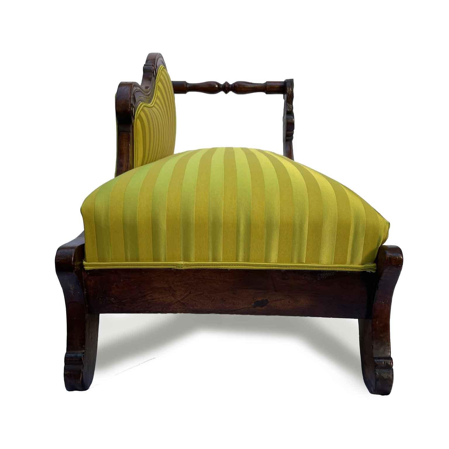 Italian Center Dormeuse in Carved Walnut circa 1850 Yellow Fabric For Sale 1