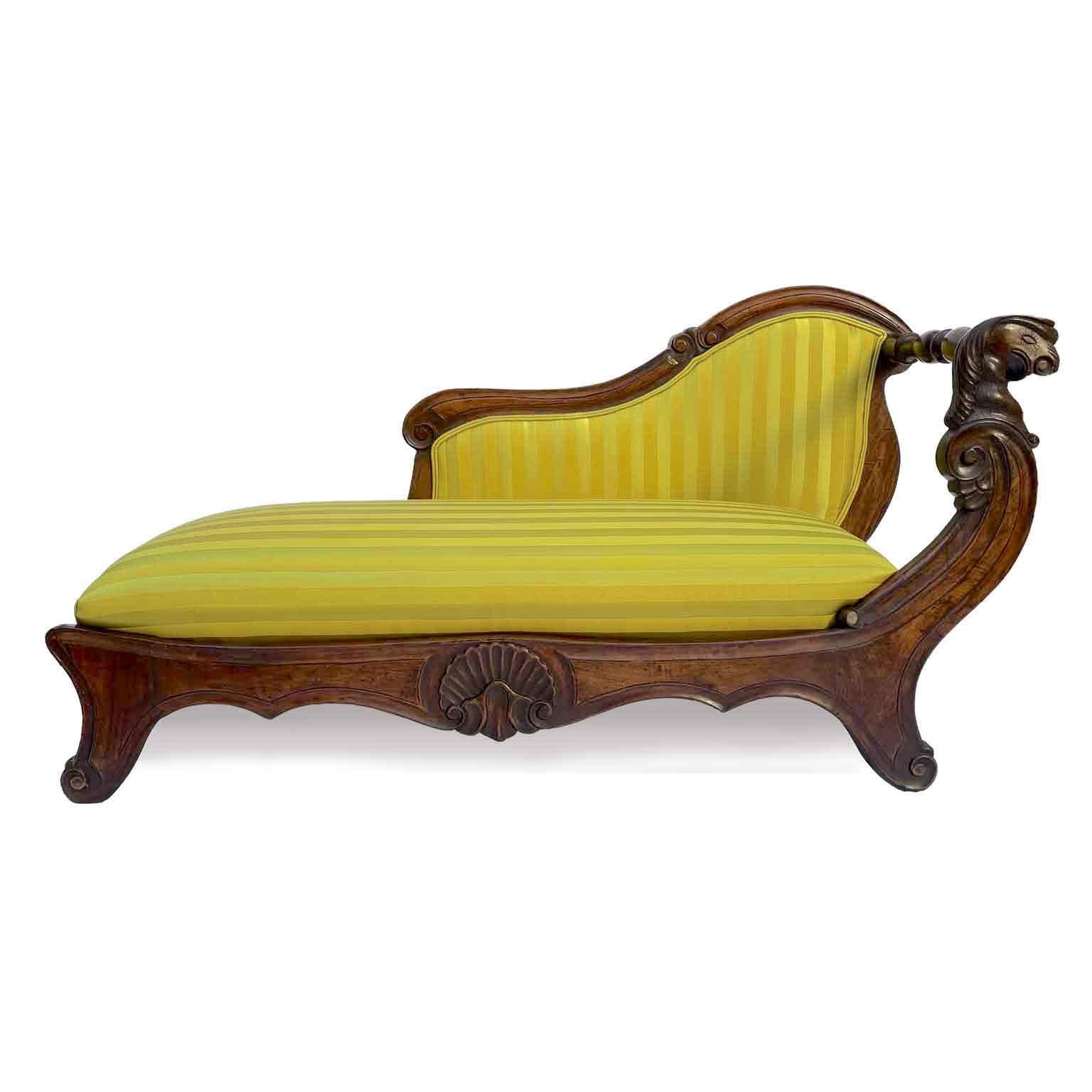 Italian Center Dormeuse in Carved Walnut circa 1850 Yellow Fabric For Sale 2
