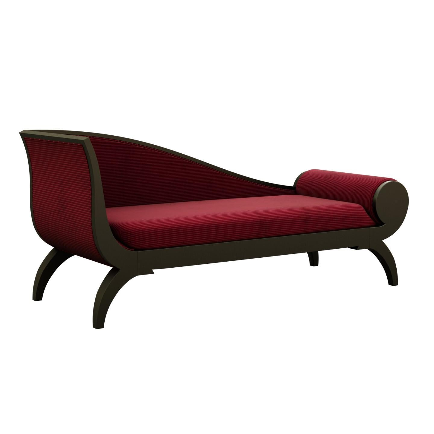 Chaise longue made of shaped cherry wood, upholstered seat
and back in leather or fabric.
