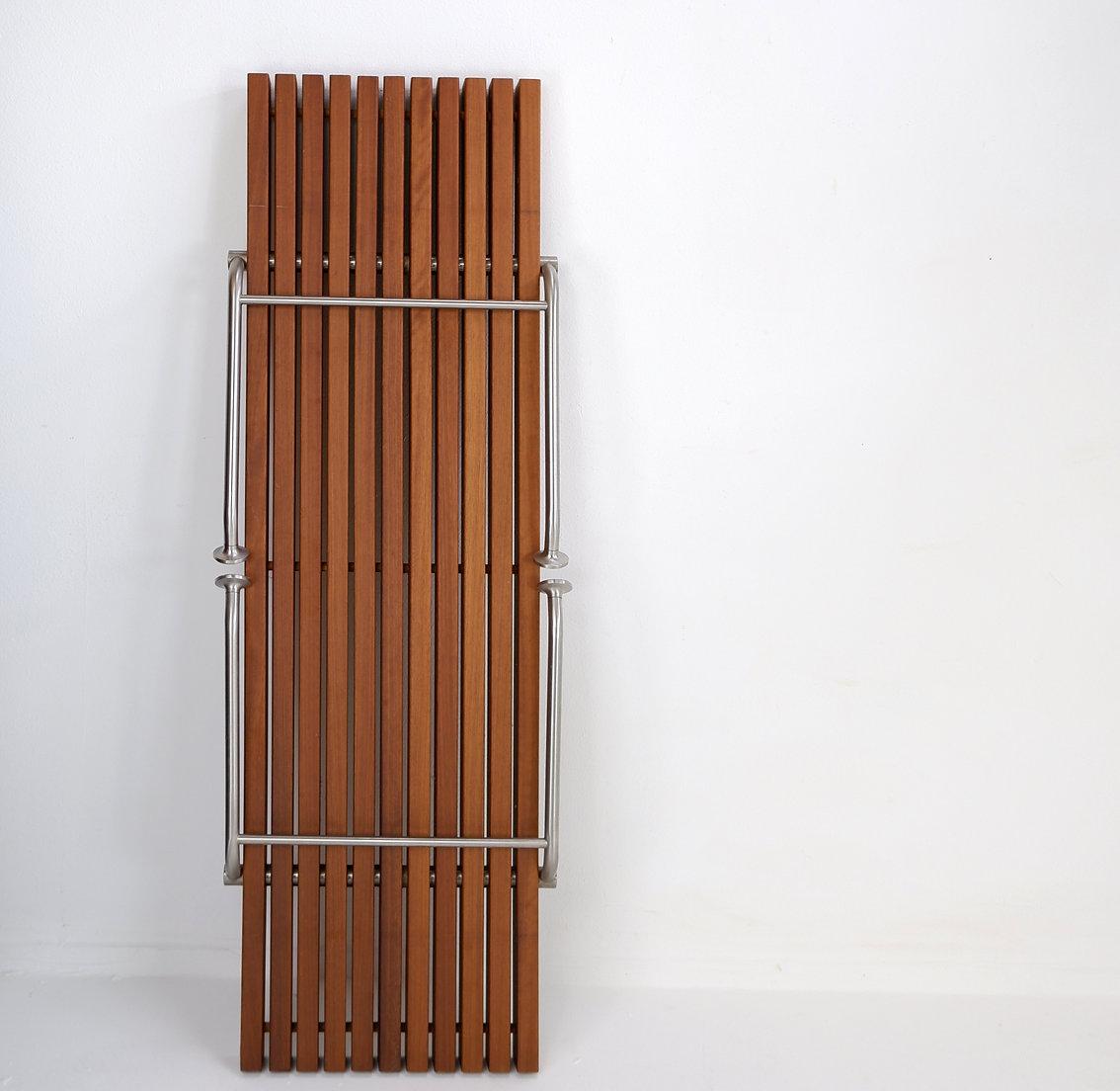 Dornbracht interior wooden slatted bench - Belgium
Minimalist - Seating - Modern
Measures : 140,5cmx47cl H:40cm 
Materials : Wood - Metal   
Wear consistent with age and use