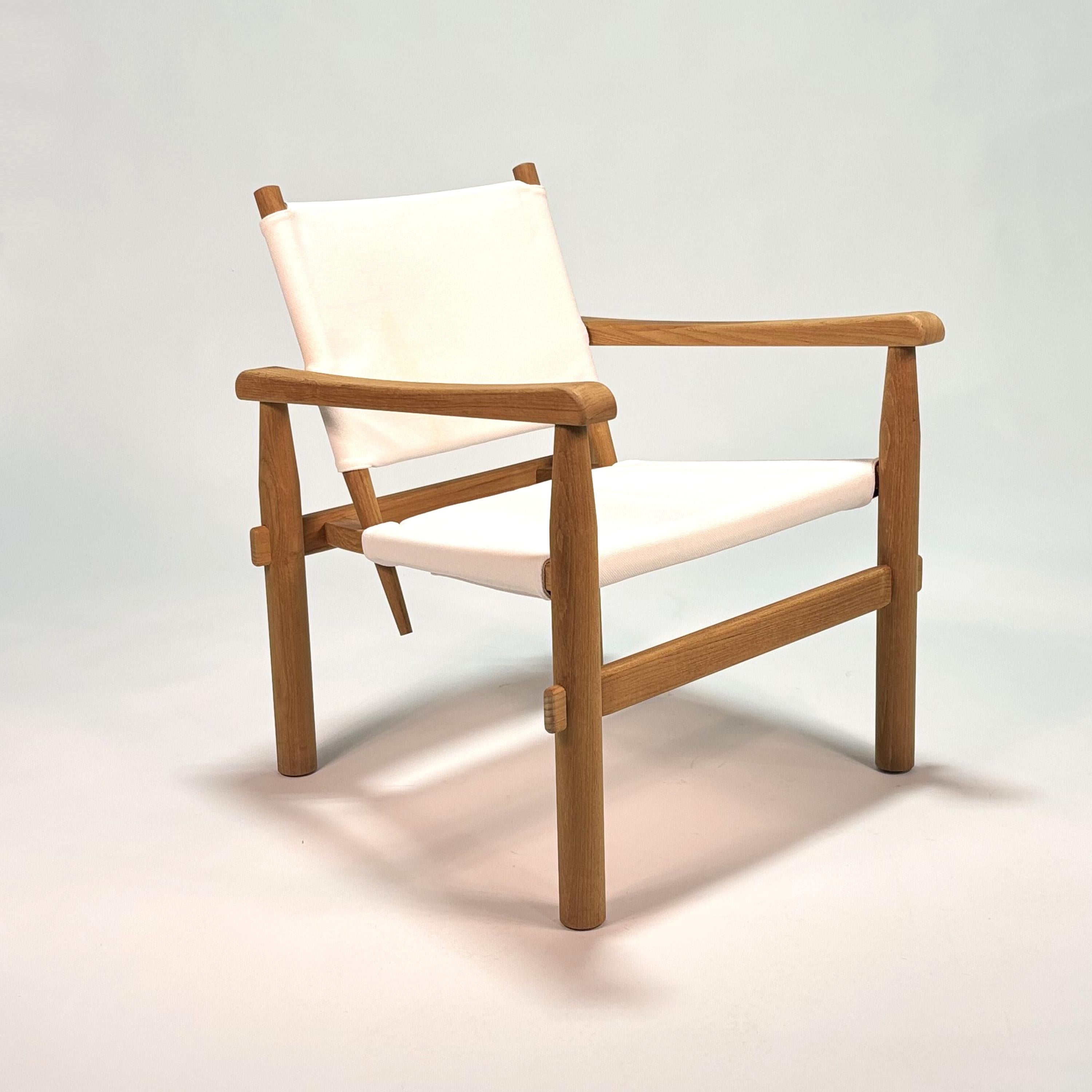 Doron Hotelsessel von Charlotte Perriand
1947 / 2022
Cassina

Ausgabe Nr. 0322

Gestell aus Teakholz mit weißem Egadi-Stoff von Cassina.