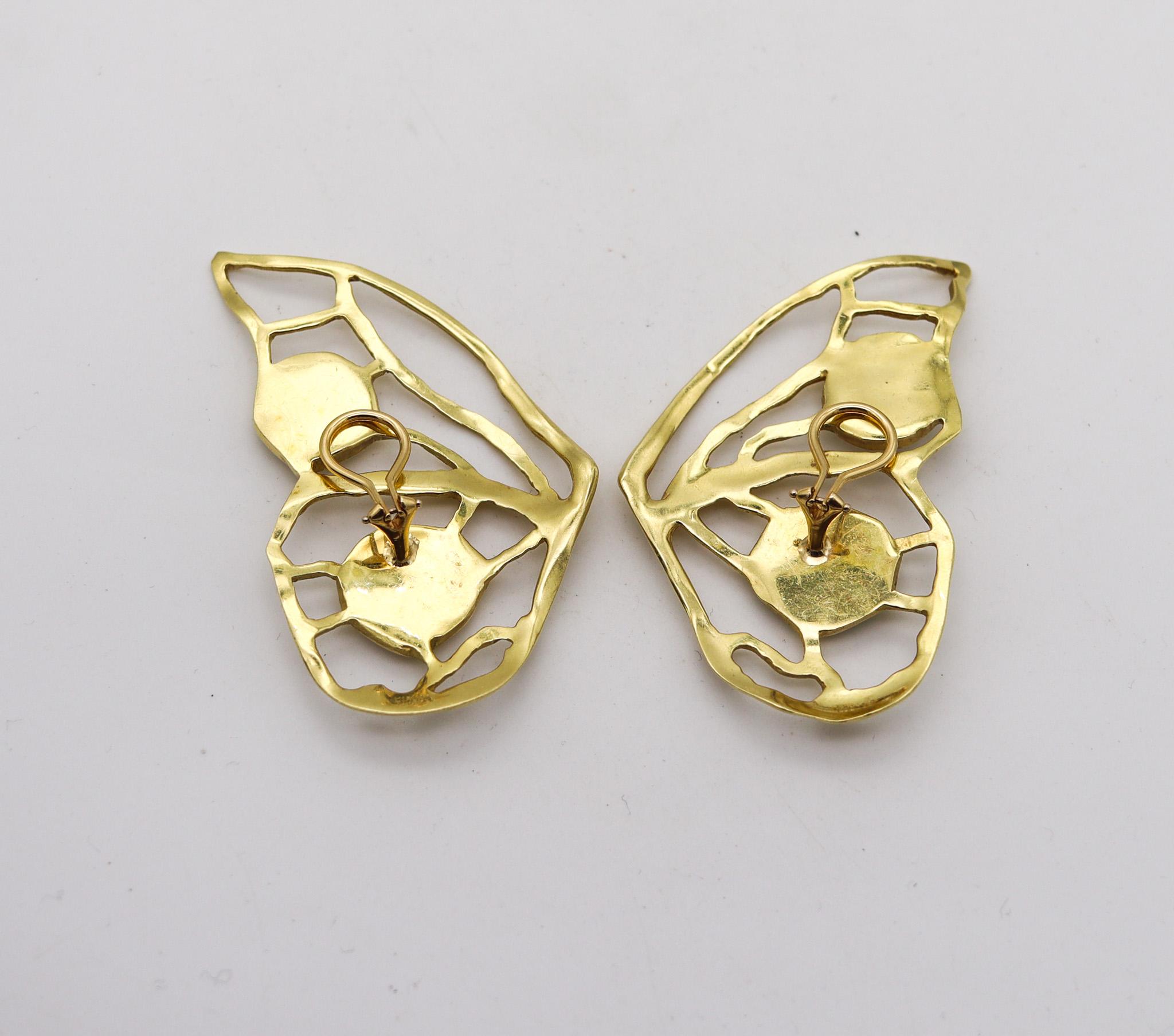 Round Cut Dorota Butterfly Clips-On Earrings In Solid 18Kt Yellow Gold With Pearls For Sale