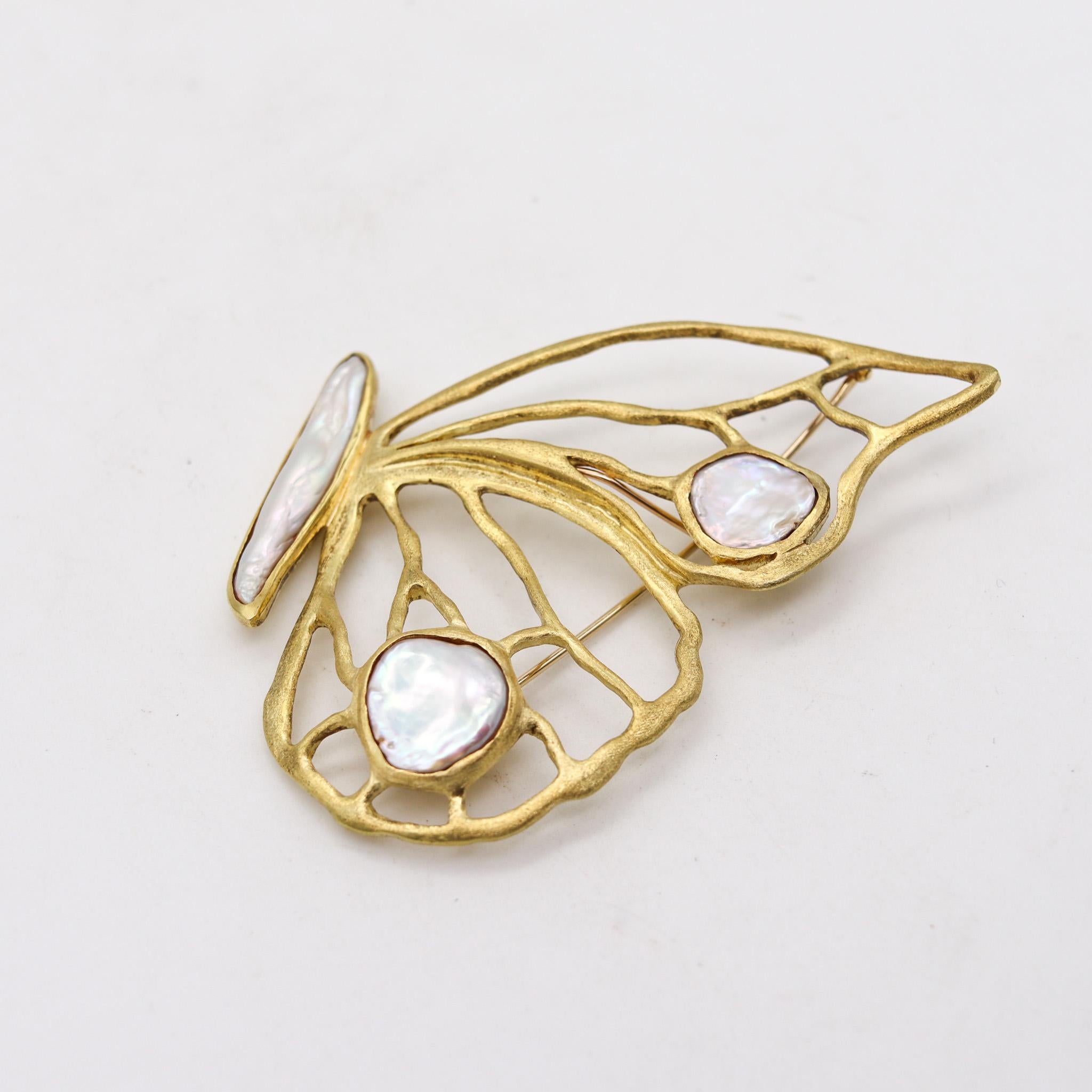 Modern Dorota Butterfly Convertible Pendant Brooch In 18Kt Yellow Gold With Pearls For Sale