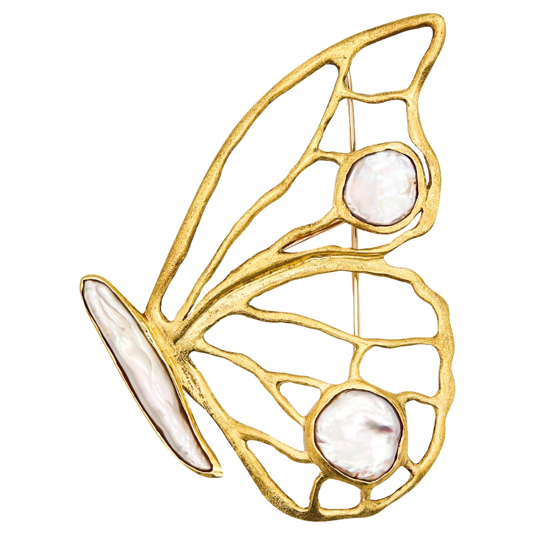Dorota Butterfly Convertible Pendant Brooch In 18Kt Yellow Gold With Pearls For Sale
