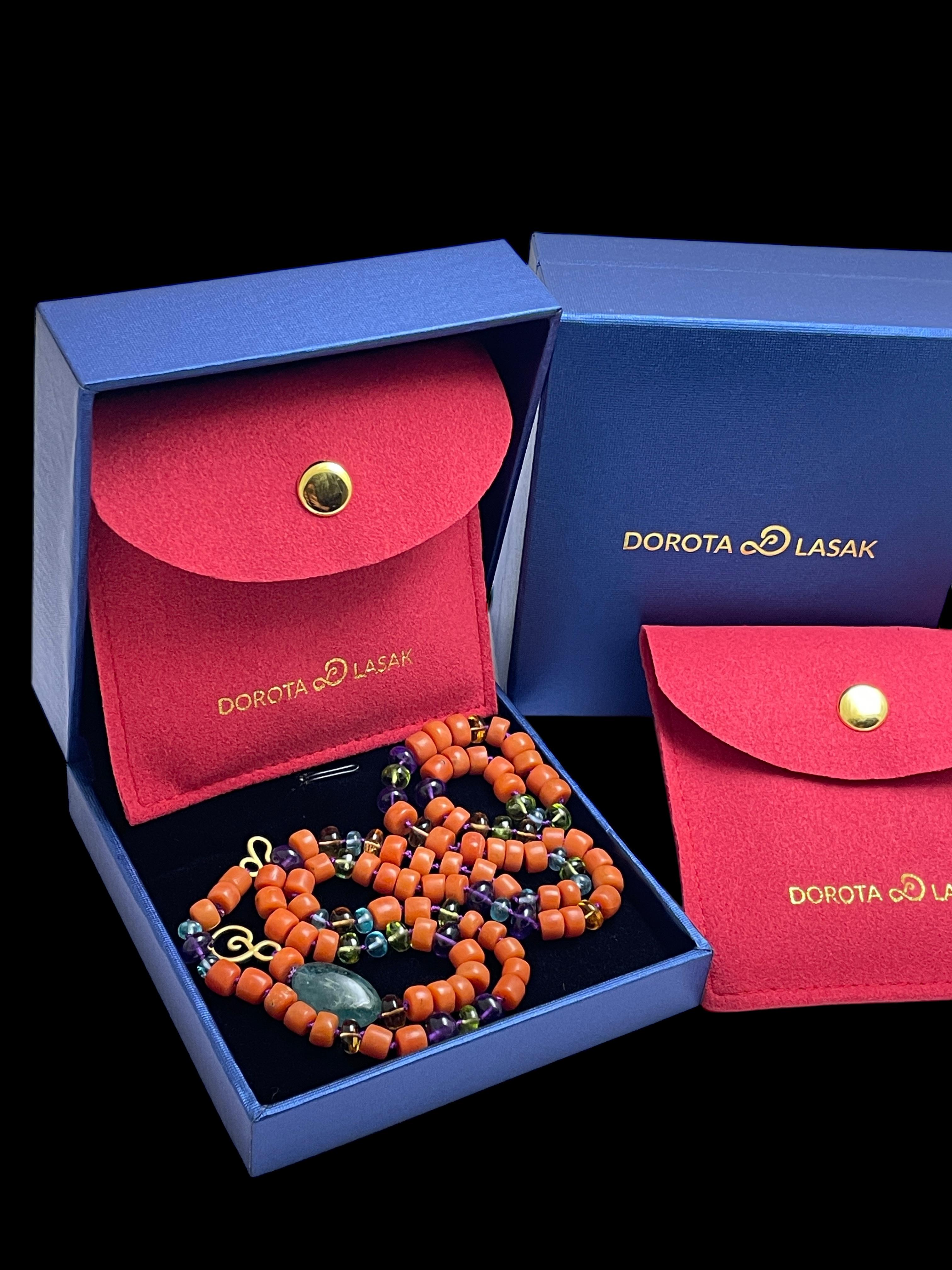 DOROTA LASAK Collier perlé d'or 22 carats, corail, émeraude, améthyste, citrine et péridot Neuf - En vente à Palos Hills, IL