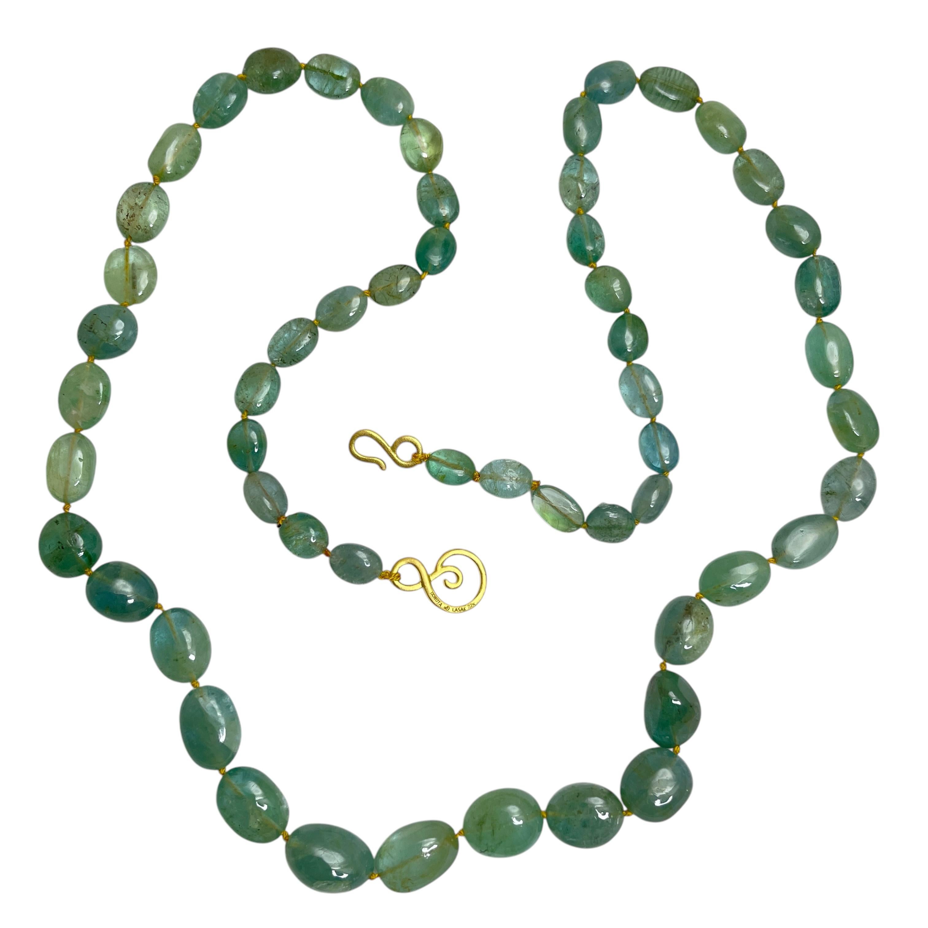 Perlina Dorota LASAK Collana con perline e smeraldi in oro 22k in vendita