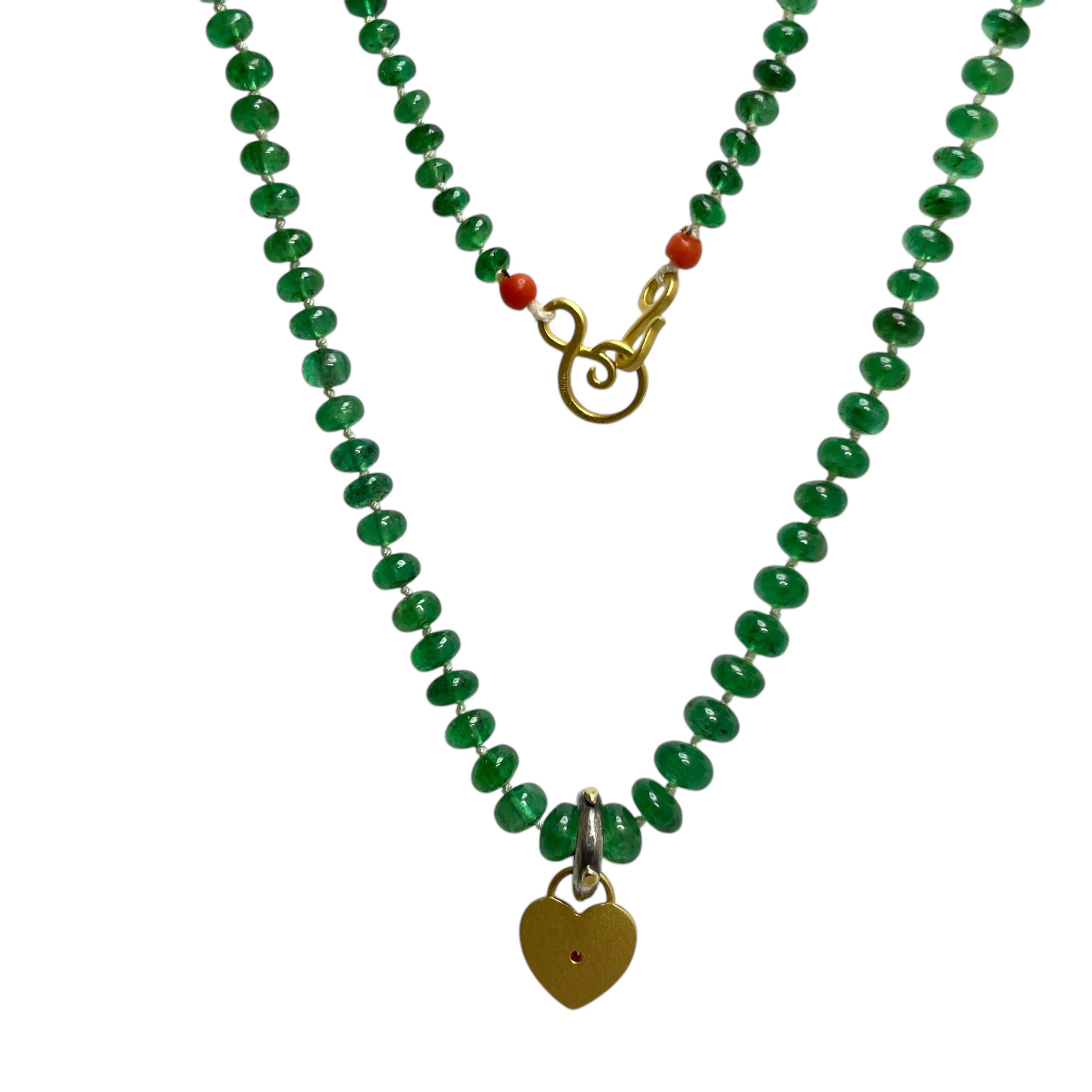 22k gold emerald beaded necklace

DETAILS

• 22k gold clasp

• emerald beads

• coral beads

• hand knotted

• stamped DOROTA LASAK 22k

Charm sold separately 




