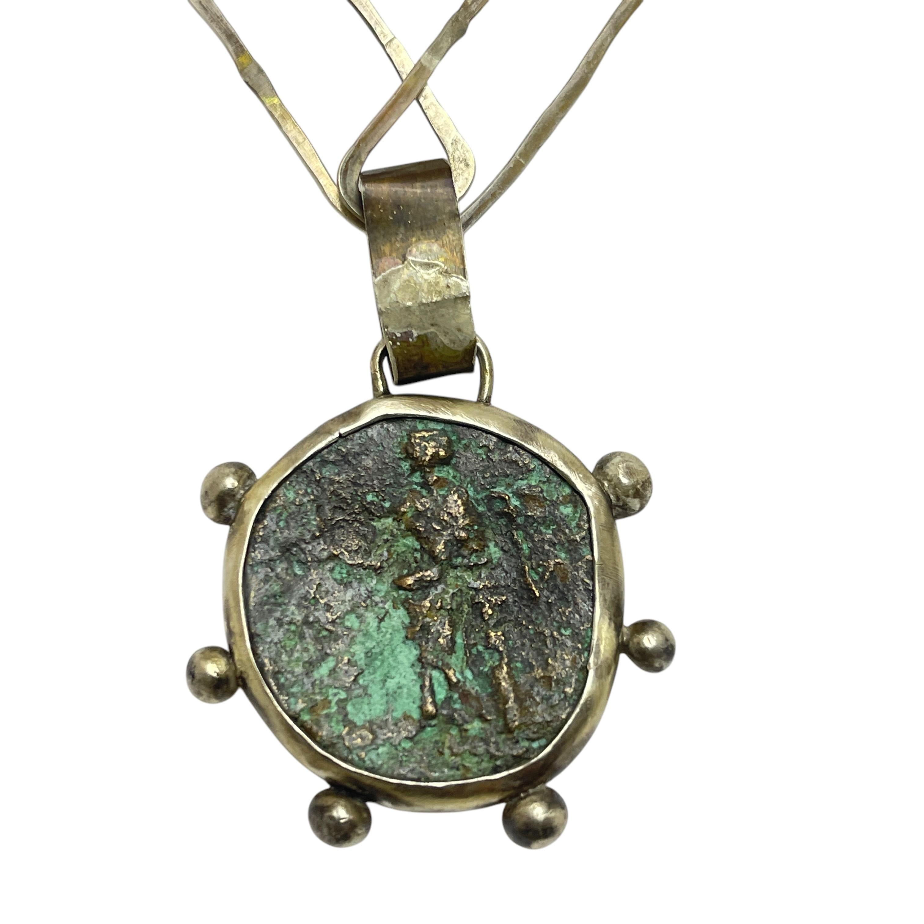 Collana di monete in argento sterling

DETTAGLI 

- argento sterling

- moneta greca antica

- timbrato DOROTA LASAK 925

- Lunghezza 18
