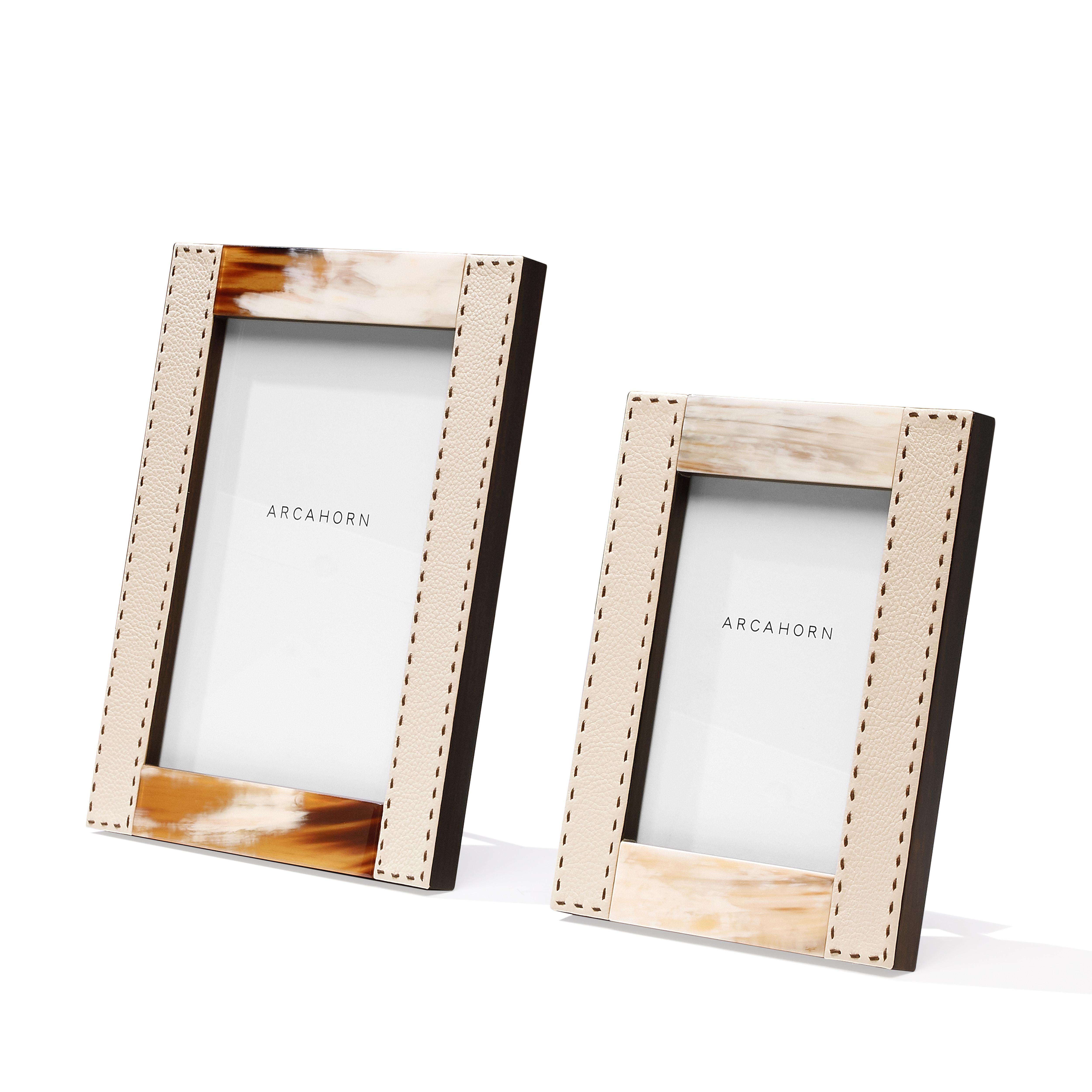 Contemporary Dorotea Picture Frame in Pebbled Leather & Corno Italiano, Mod. 4460 For Sale