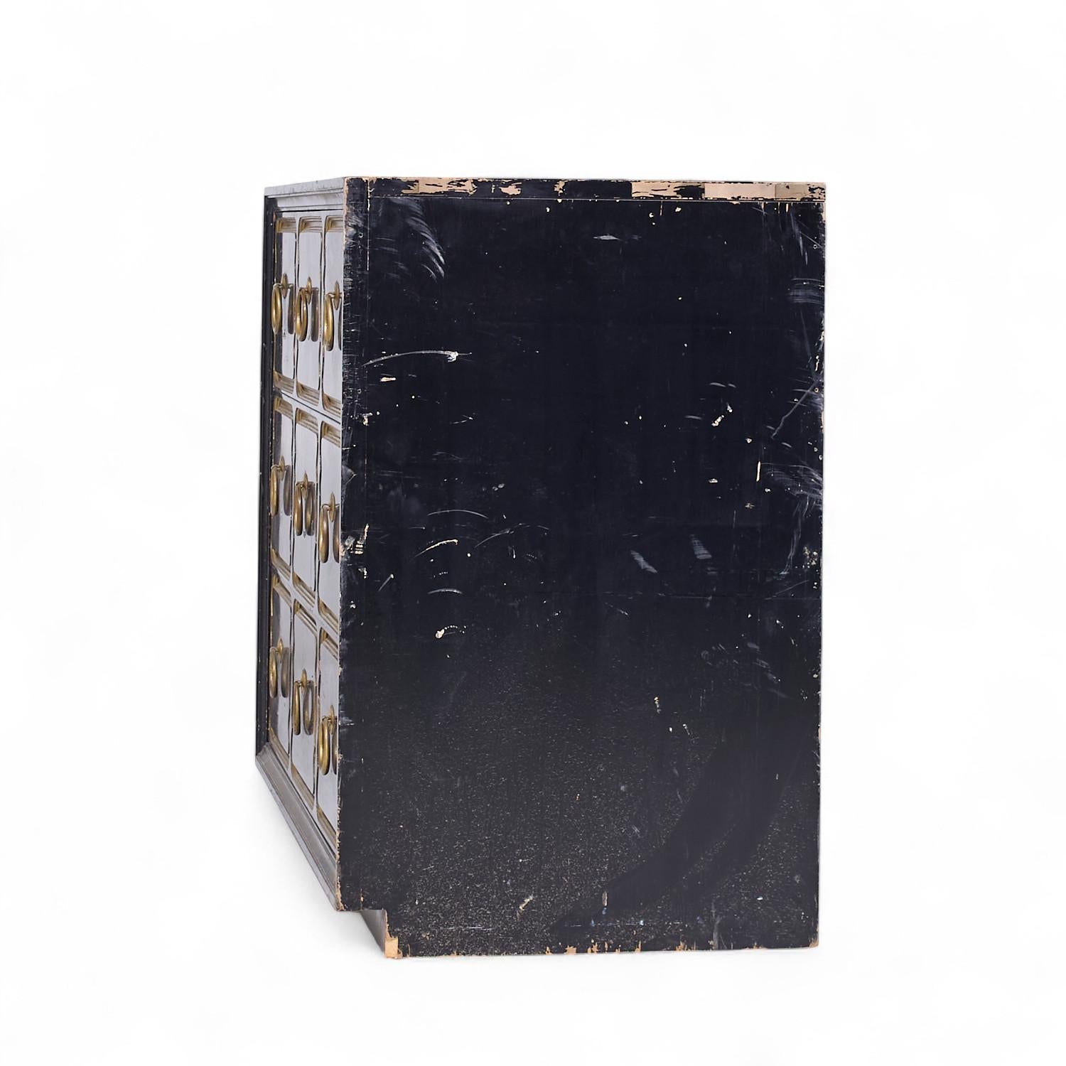 Dorothy Draper España Black and Gold Chest Dressers - Pair In condizioni buone in vendita a Countryside, IL