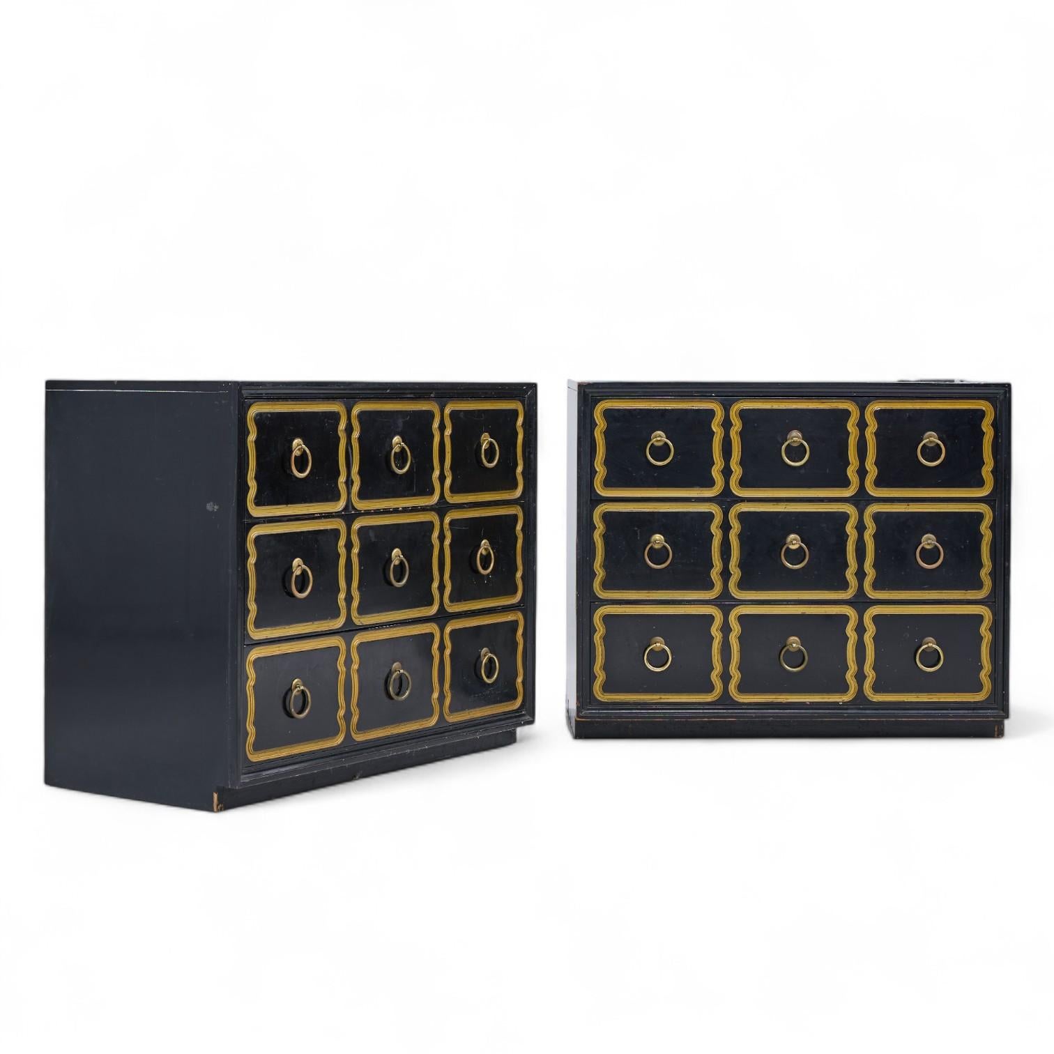 Dorothy Draper España Hollywood Regency Cassettiera nera e oro - Coppia

Ogni cassapanca misura: 38 di larghezza x 20 di profondità x 31,5 di altezza

Condizioni perfette - Restaurato e pronto per la spedizione!

Scattiamo le nostre foto in uno