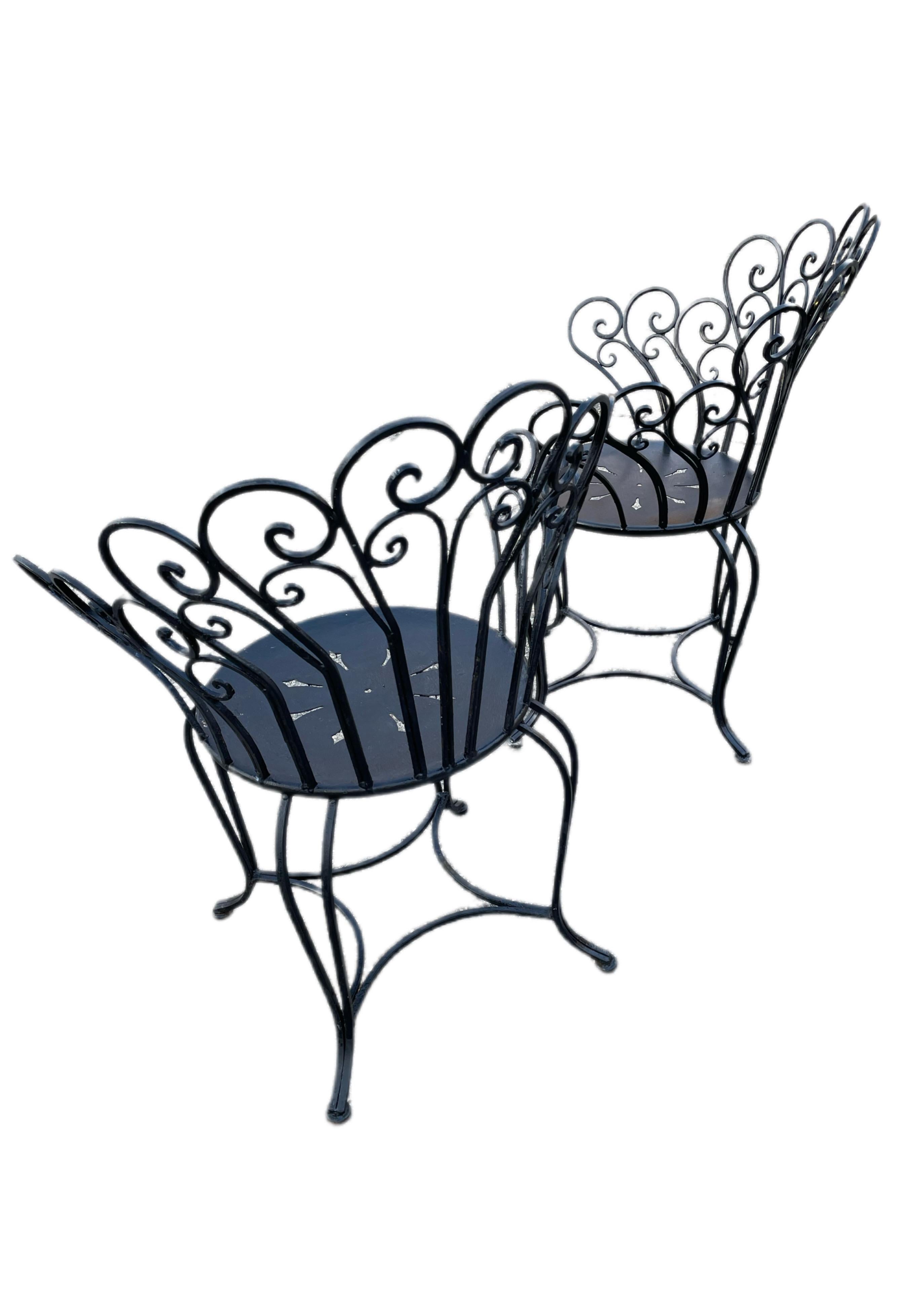 Poudré Dorothy Draper - Chaises de jardin d'extérieur en fer forgé en vente