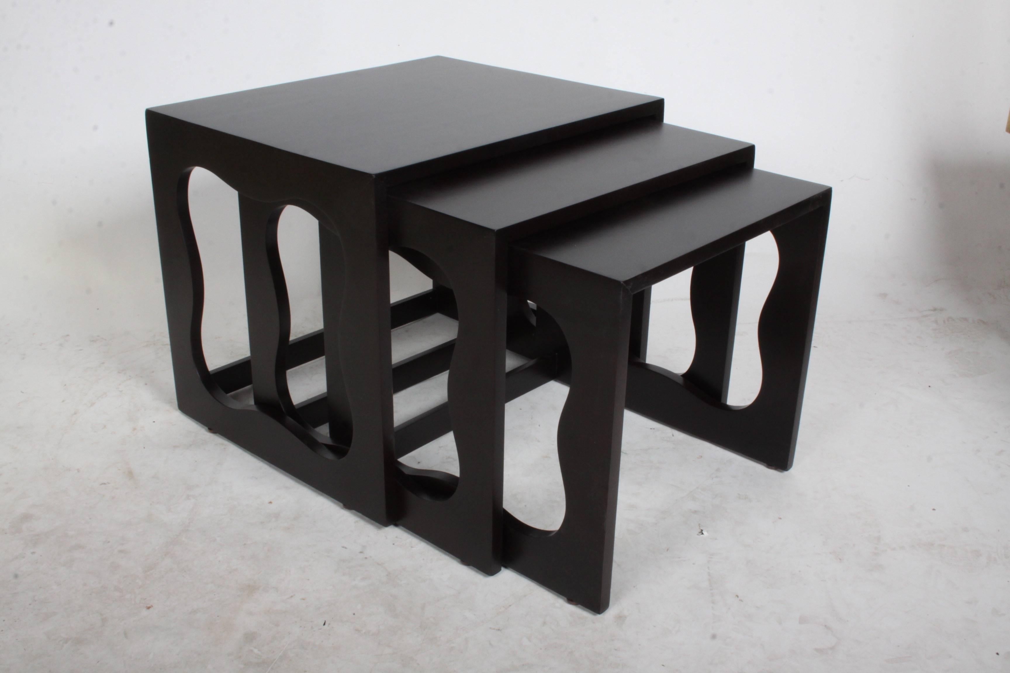 Dorothy Draper Set of Nesting Tables In Excellent Condition For Sale In St. Louis, MO