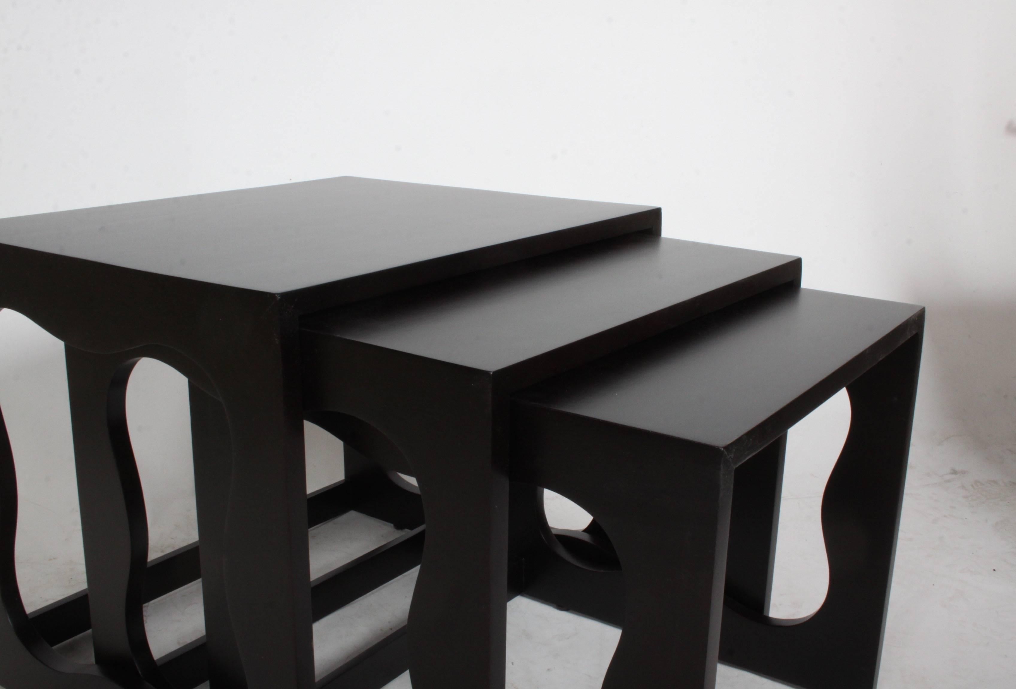 Mid-20th Century Dorothy Draper Set of Nesting Tables For Sale