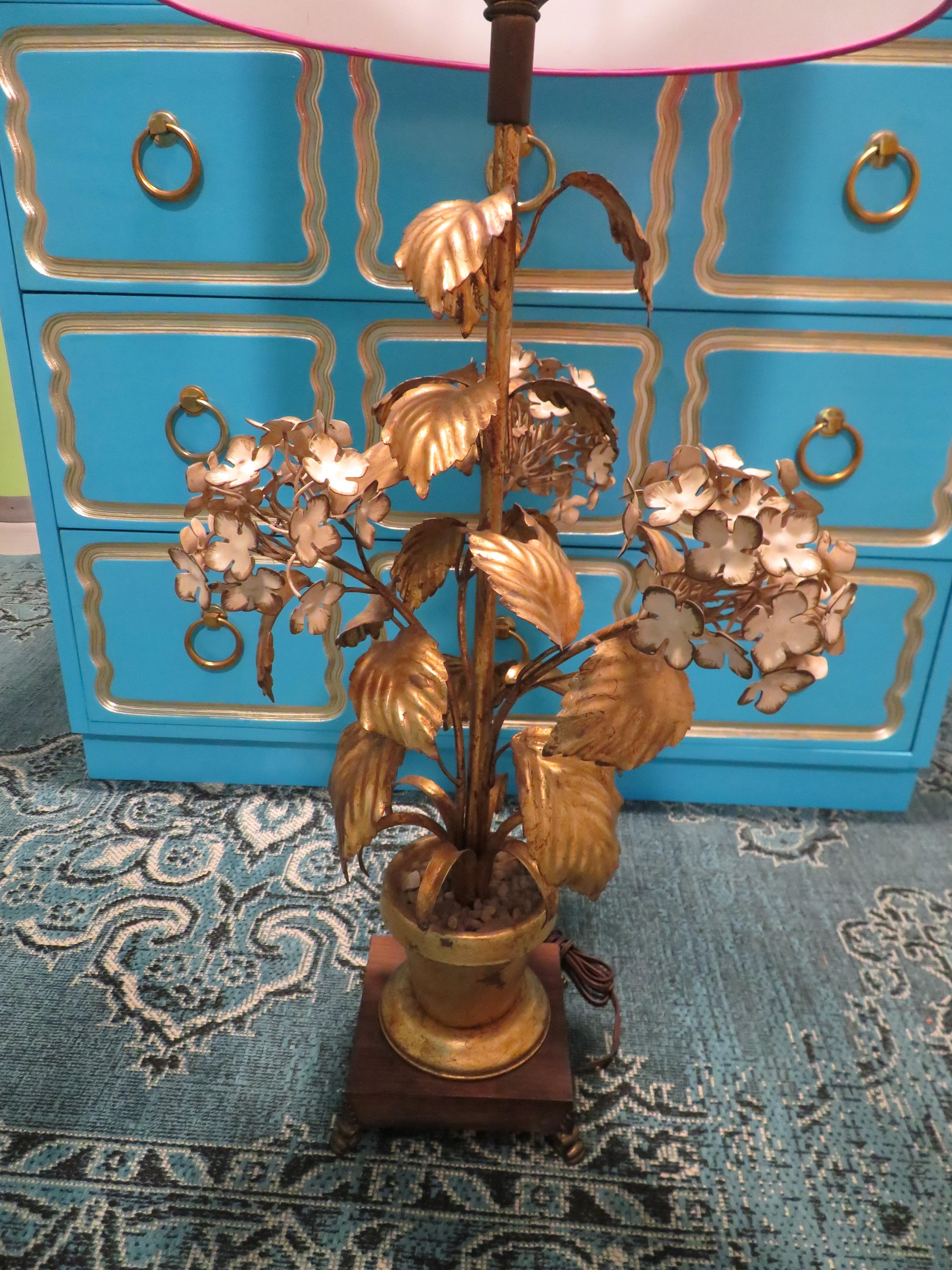 Whimsical Dorothy Draper gilt gold tole hydrangea lamp. This wonderful Hollywood Regency lamp retain it's original wiring in good working order. The lamp shade is just for show and is not included in this sale.