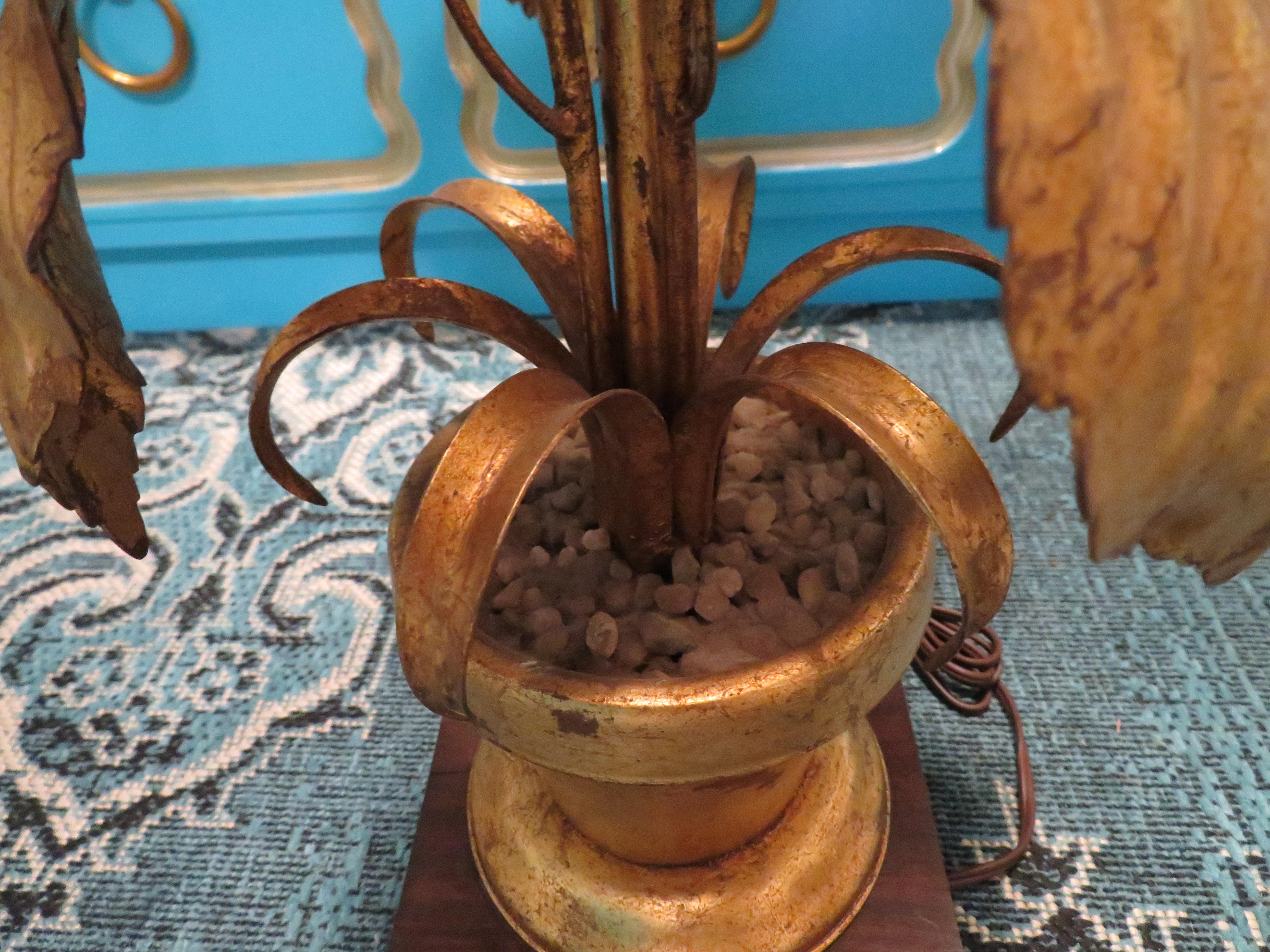 Dorothy Draper Style Gilt Gold Tole Hydrangea Lamp Hollywood Regency In Good Condition In Pemberton, NJ