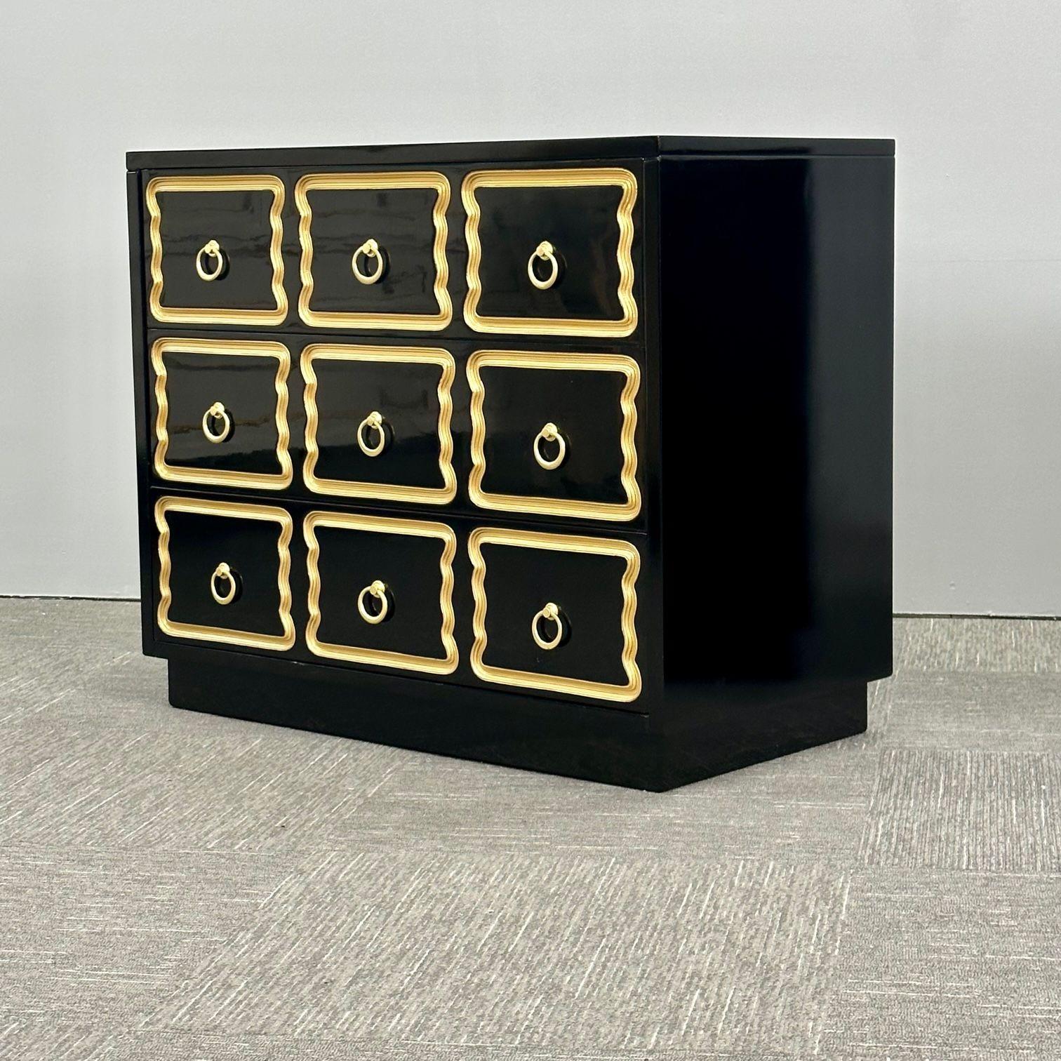 Stile Dorothy Draper, Hollywood Regency, Commodes, Laccato nero, Dorato, Ottone In condizioni buone a Manhasset, NY