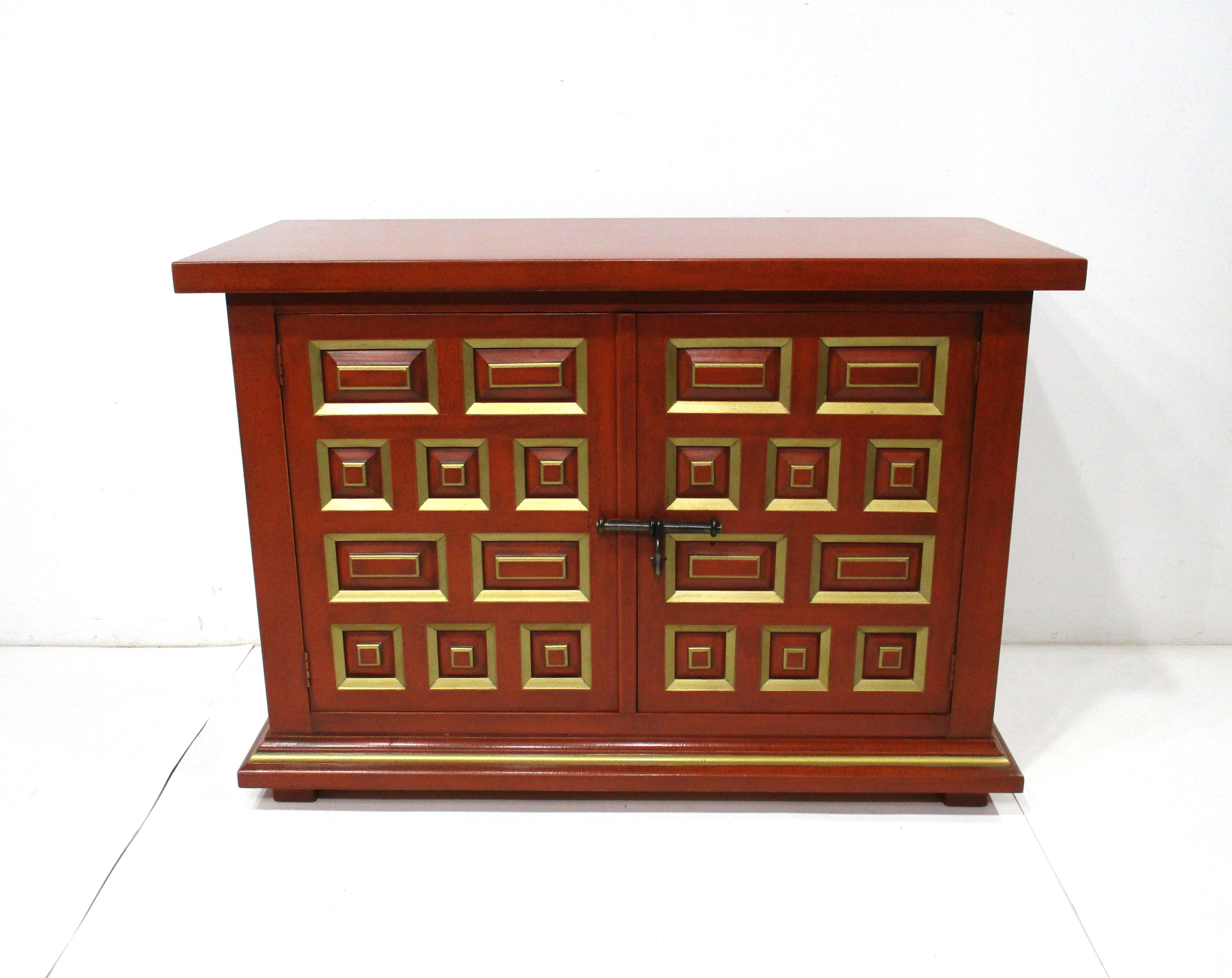 Armadietto Cetera di Drexel in stile Mid Century Regency di Dorothy Draper in vendita 7
