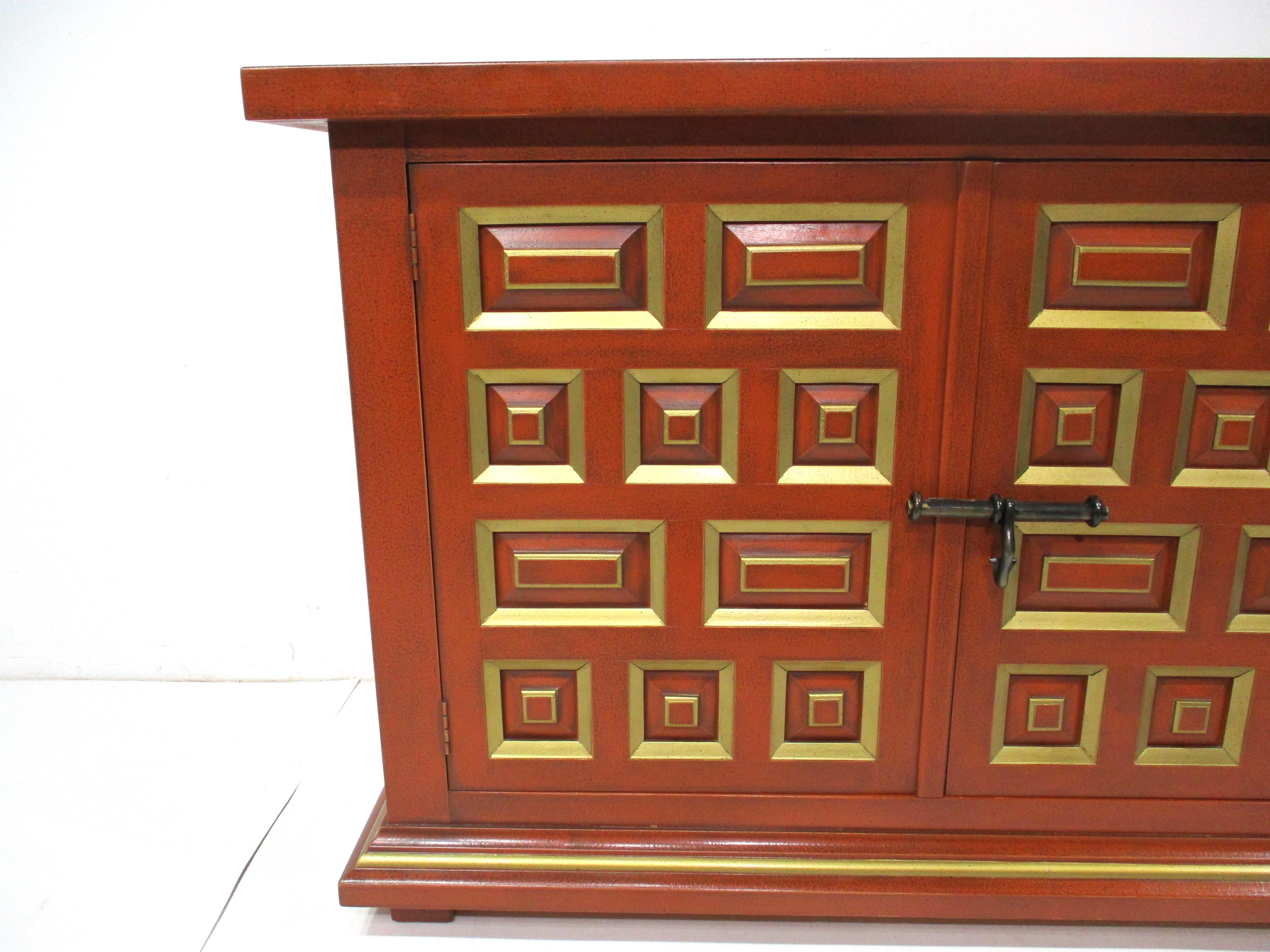 Armadietto Cetera di Drexel in stile Mid Century Regency di Dorothy Draper in vendita 1