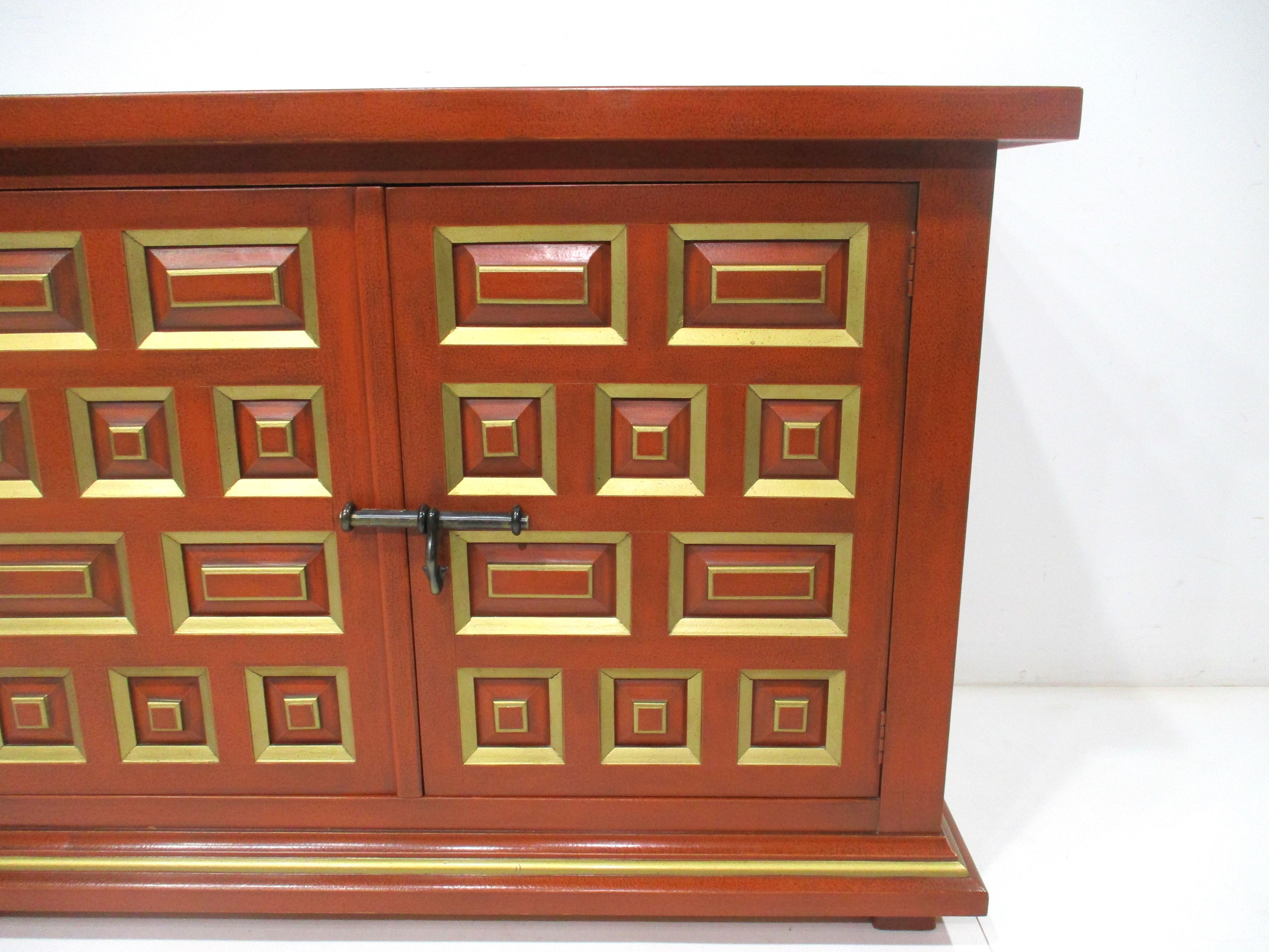 Armadietto Cetera di Drexel in stile Mid Century Regency di Dorothy Draper in vendita 2