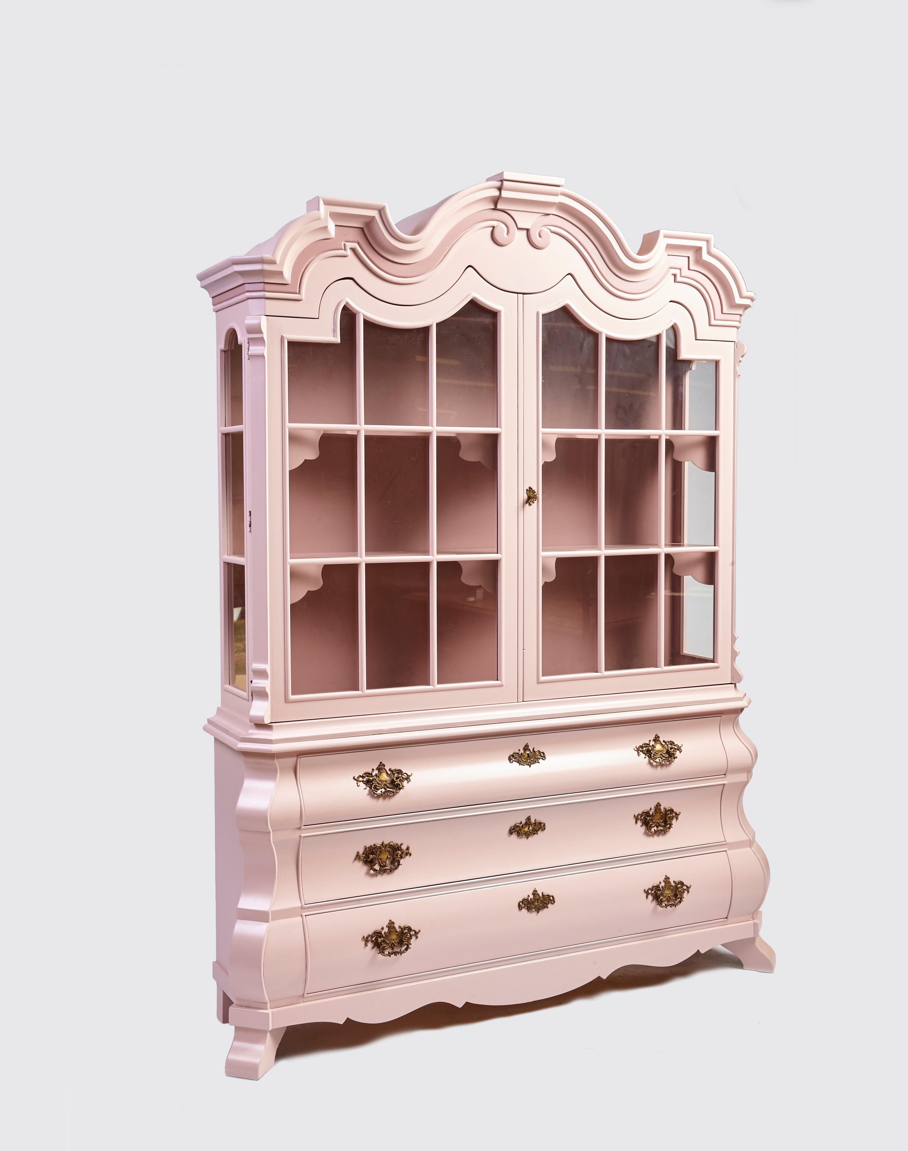 Dorothy Draper Viennese collection China cabinet designed for Henredon, circa 1963. Shown in pink lacquer, this particular one is sold but we have another one available for custom refinishing in any color combination desired (please allow 4 to 5